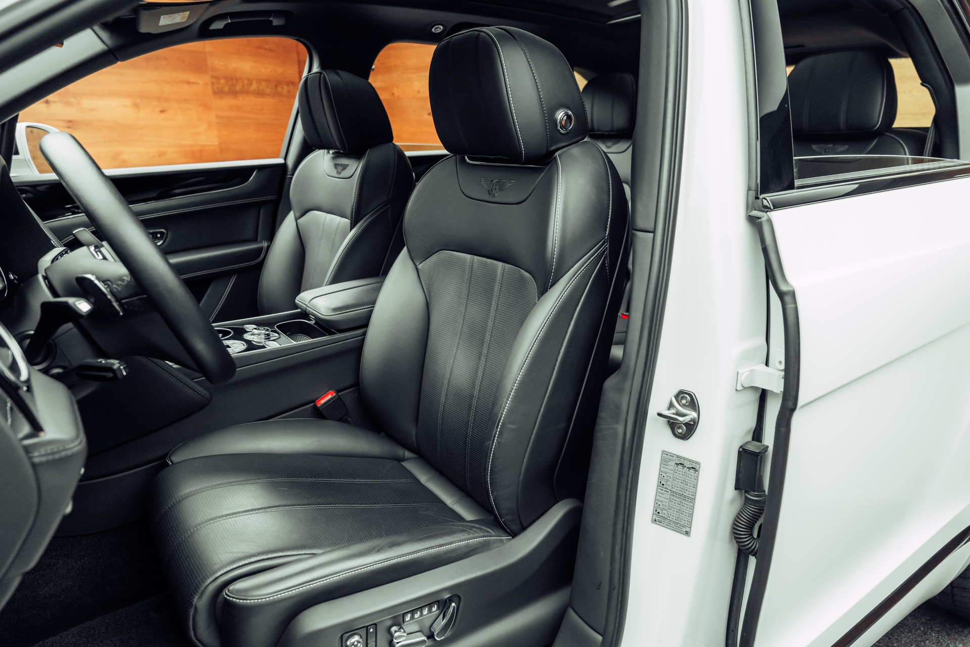 BENTLEY Bentayga V6 Hybrid-image-5