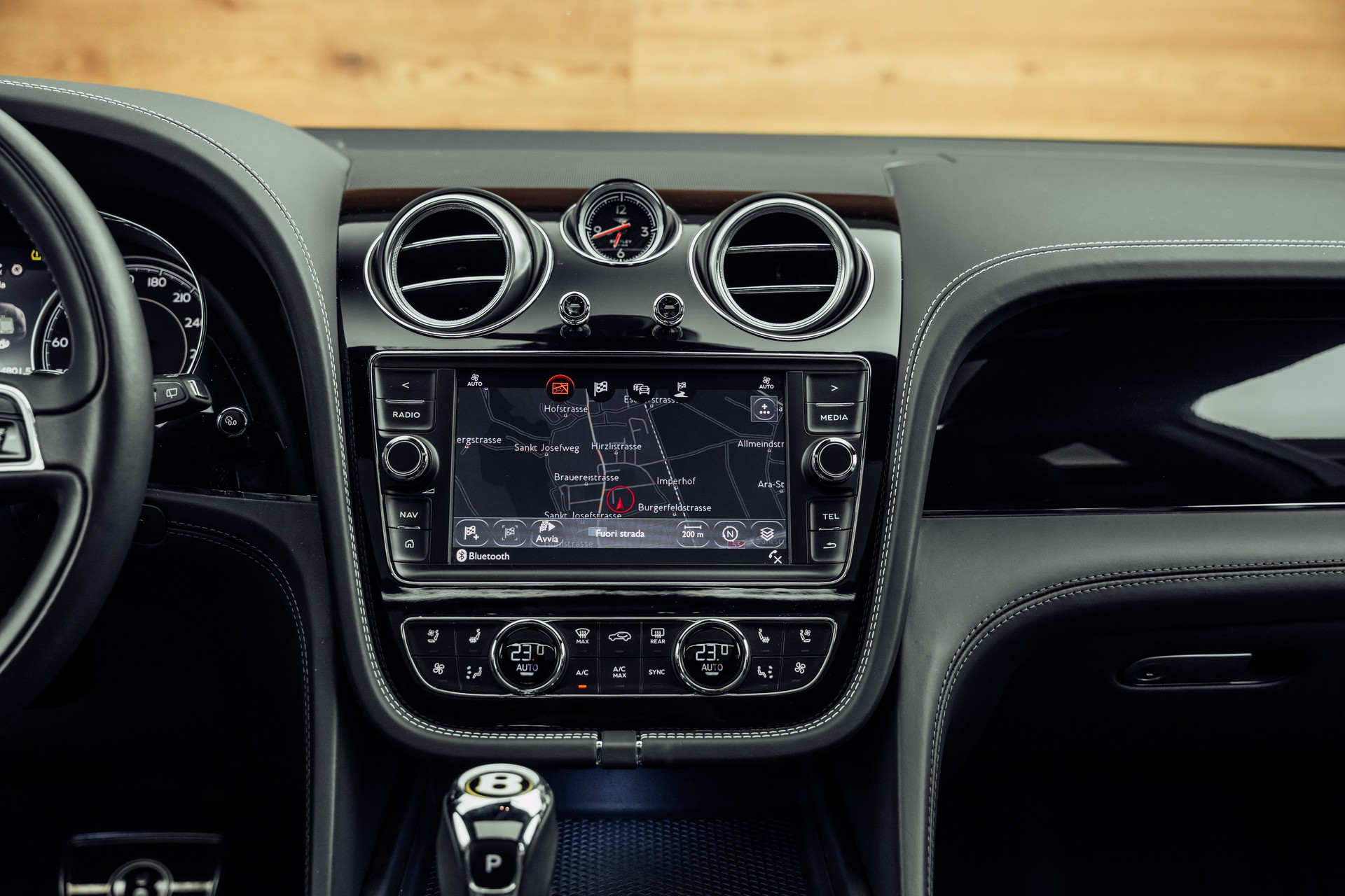BENTLEY Bentayga V6 Hybrid-image-13