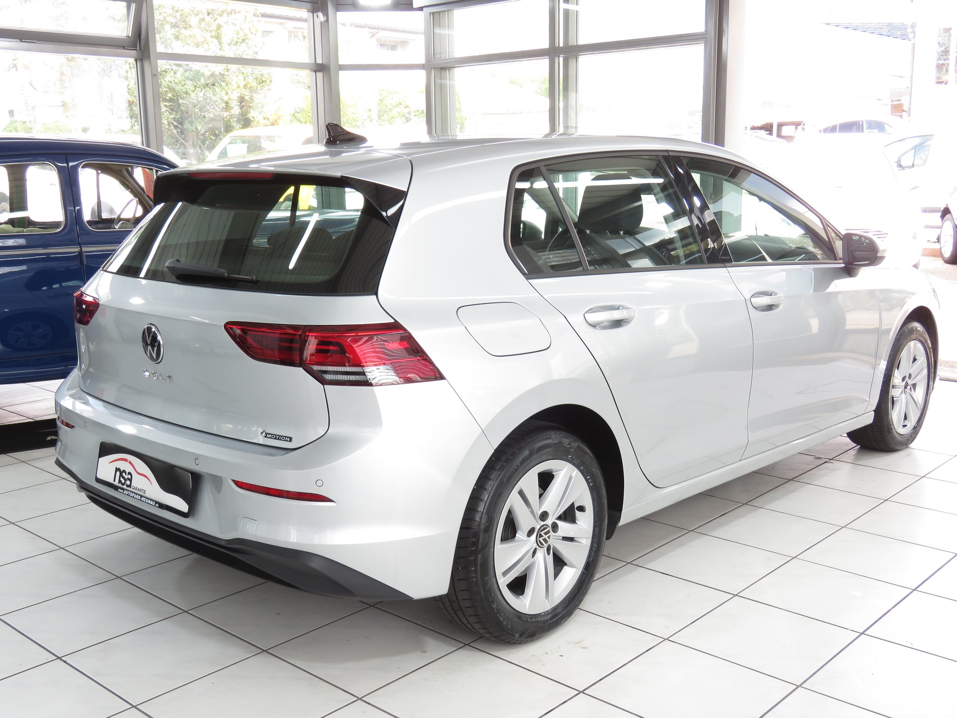 VW Golf 2.0 TDI Life DSG 4Motion-image-3