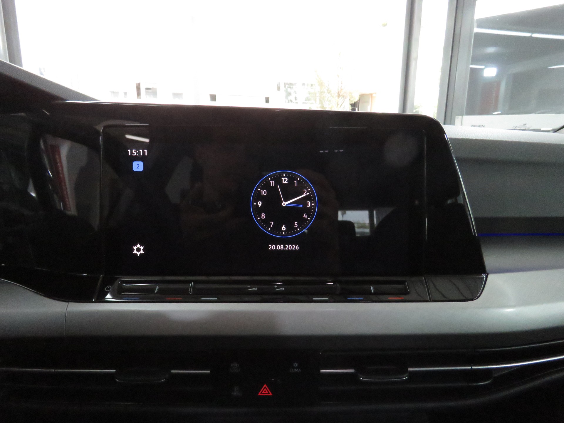 VW Golf 2.0 TDI Life DSG 4Motion-image-24