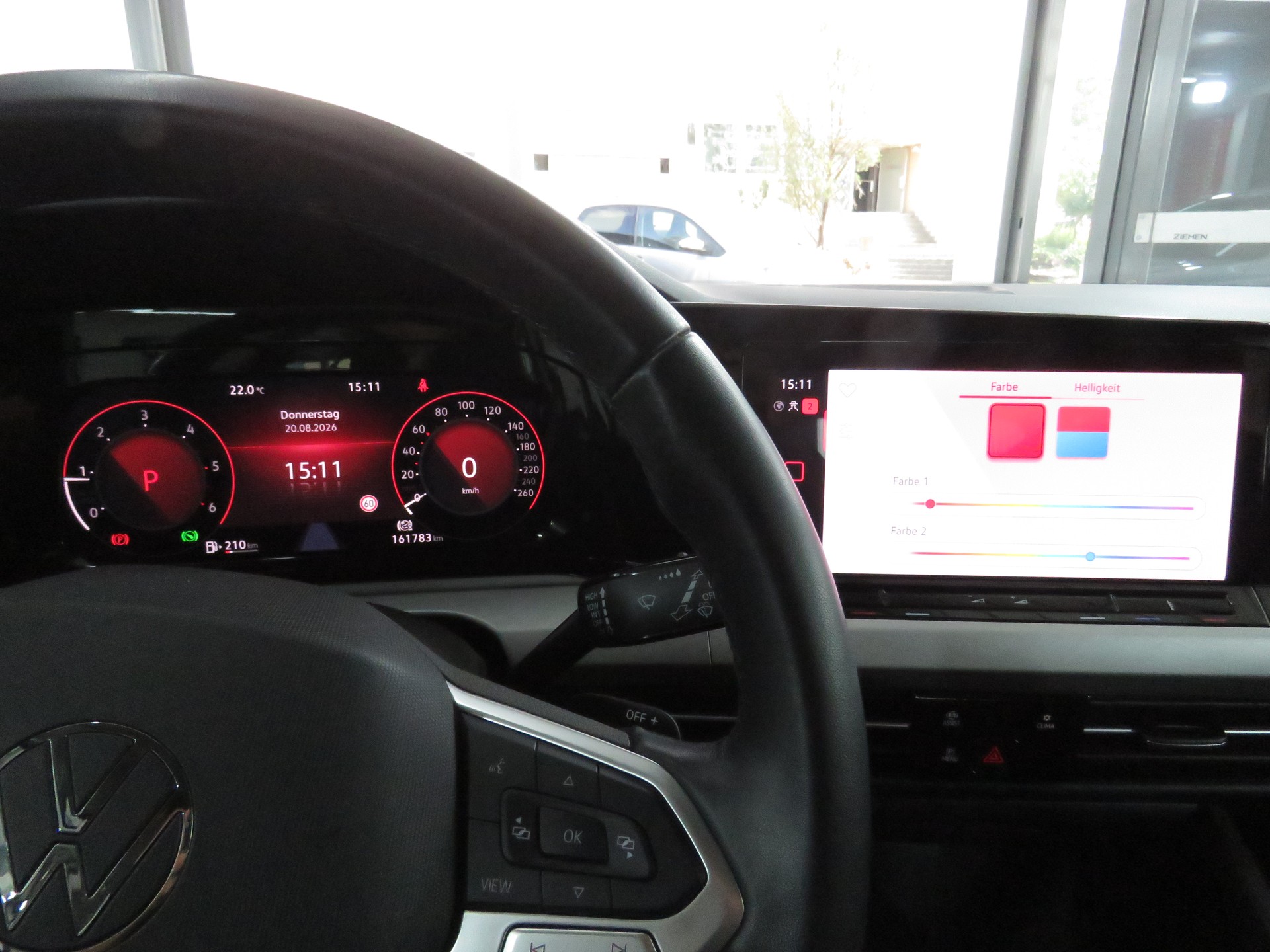 VW Golf 2.0 TDI Life DSG 4Motion-image-21