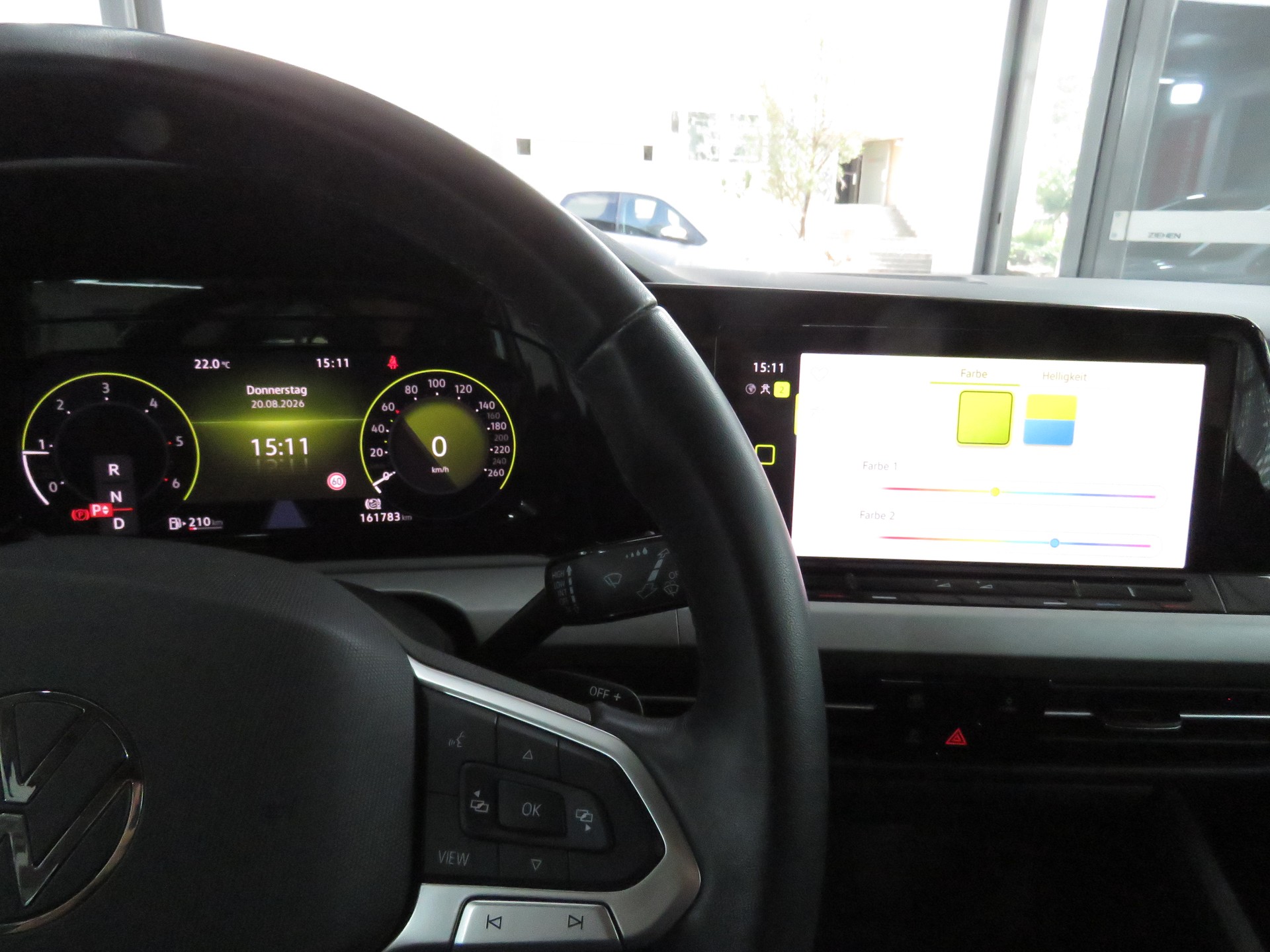 VW Golf 2.0 TDI Life DSG 4Motion-image-22