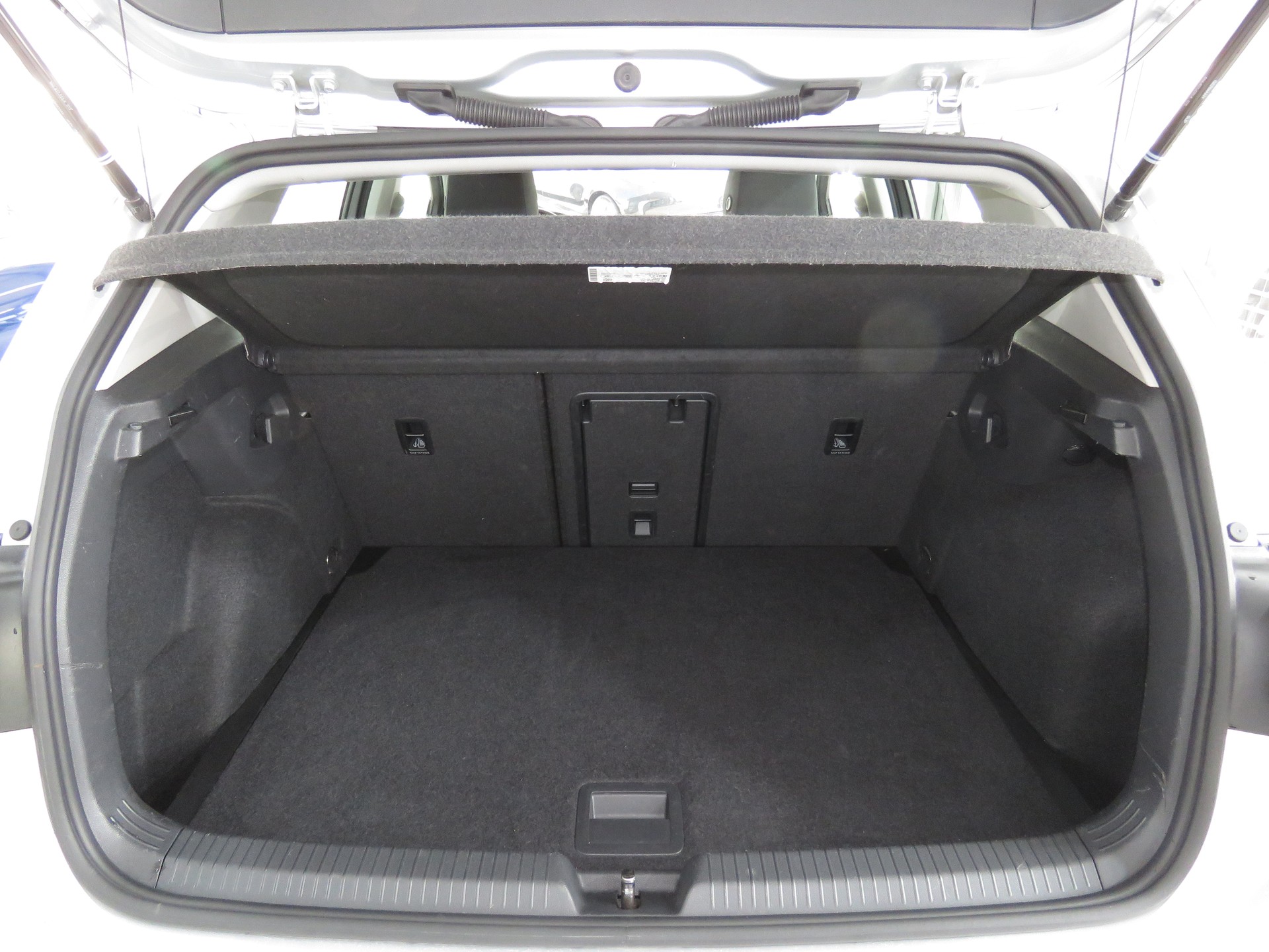 VW Golf 2.0 TDI Life DSG 4Motion-image-9