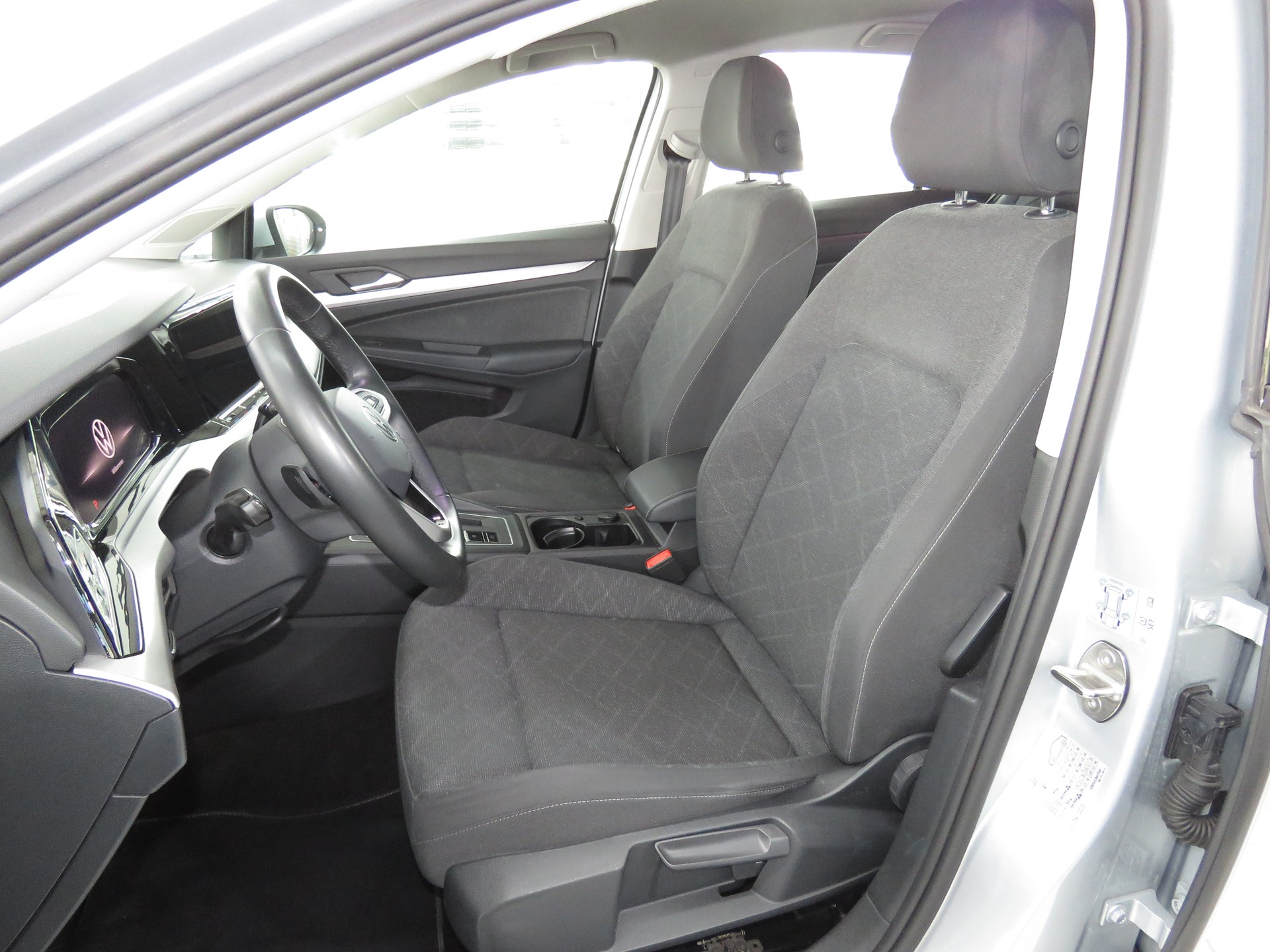 VW Golf 2.0 TDI Life DSG 4Motion-image-7