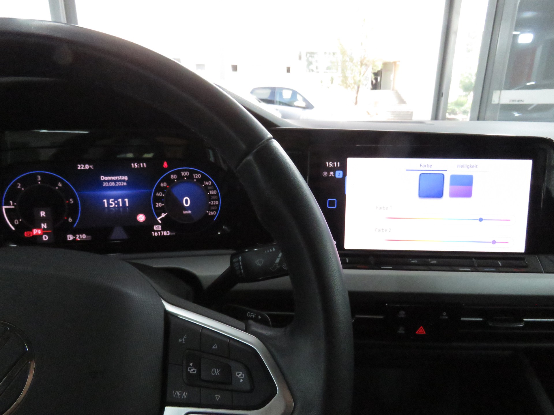 VW Golf 2.0 TDI Life DSG 4Motion-image-23