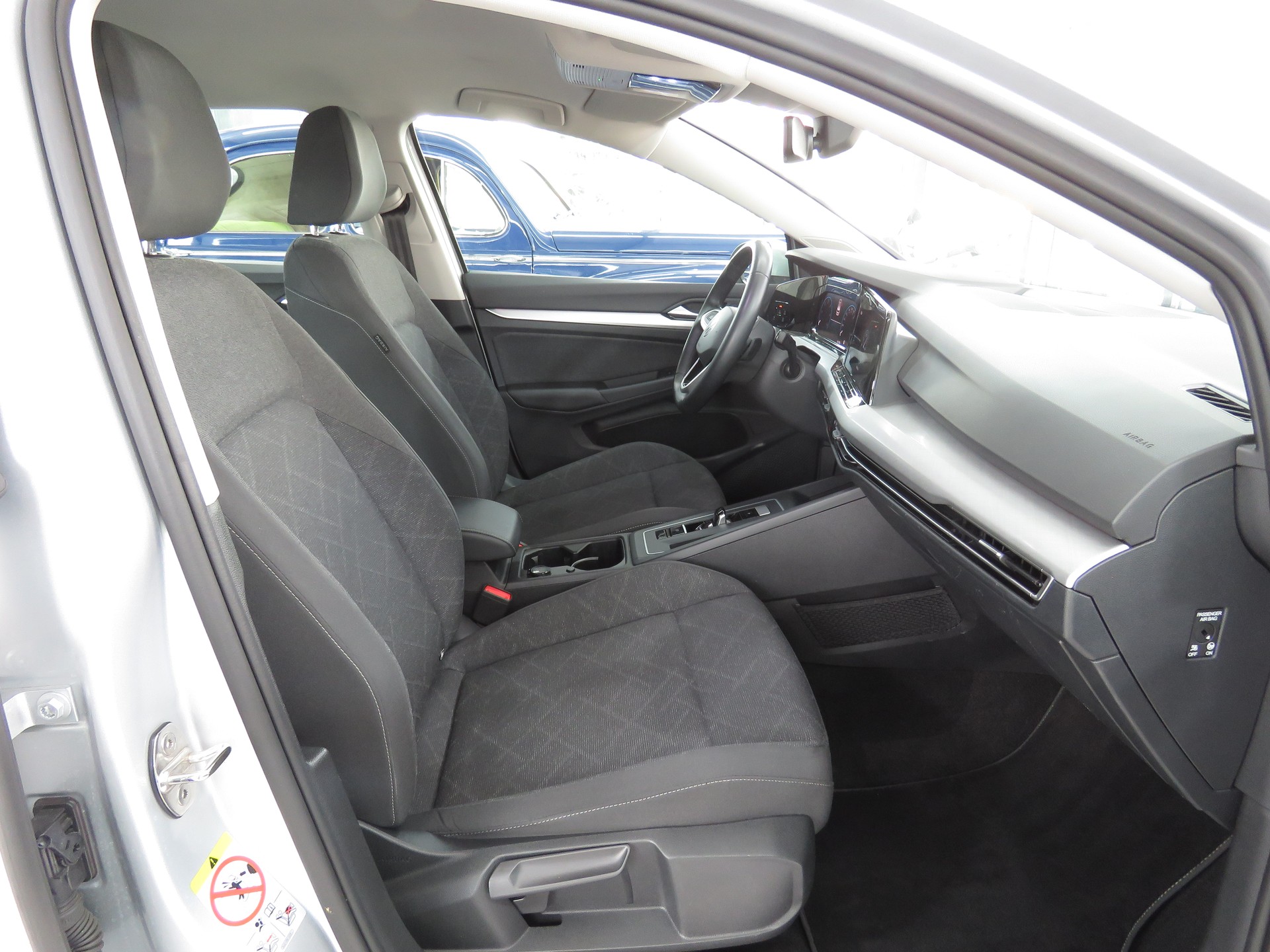 VW Golf 2.0 TDI Life DSG 4Motion-image-11