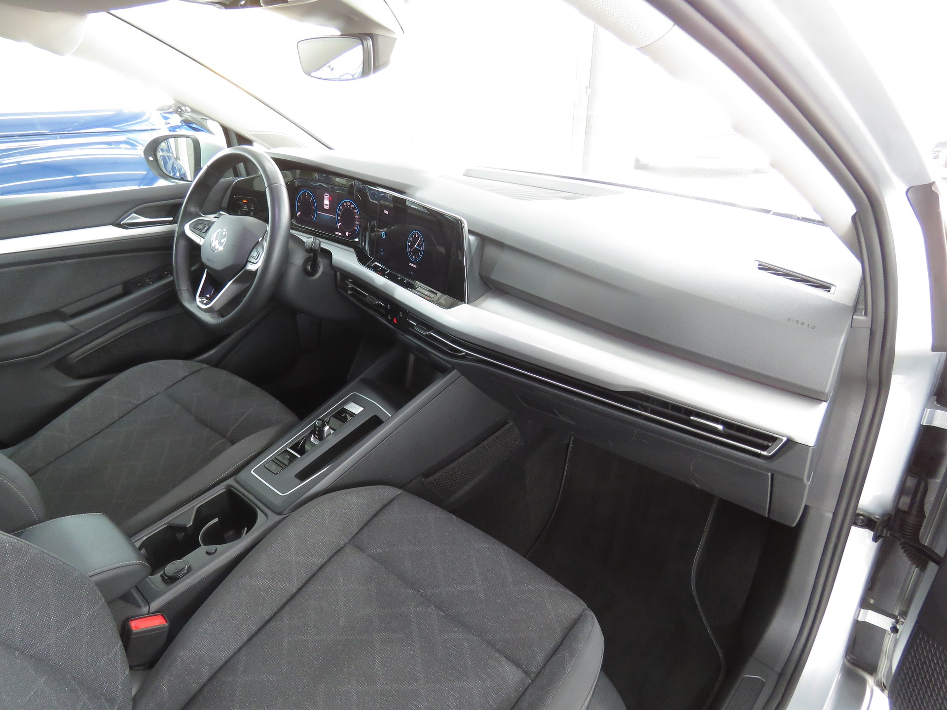 VW Golf 2.0 TDI Life DSG 4Motion-image-10