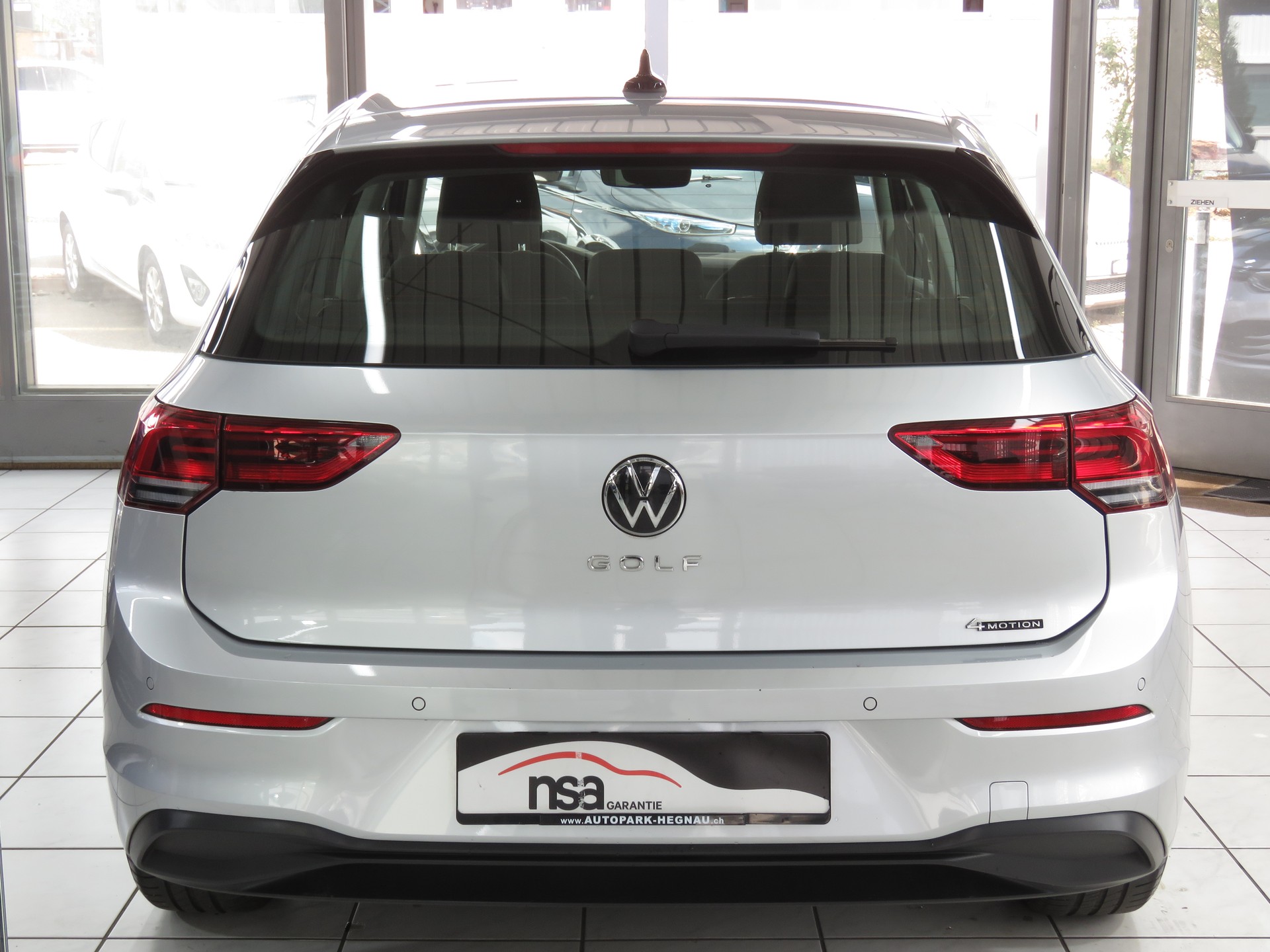 VW Golf 2.0 TDI Life DSG 4Motion-image-4