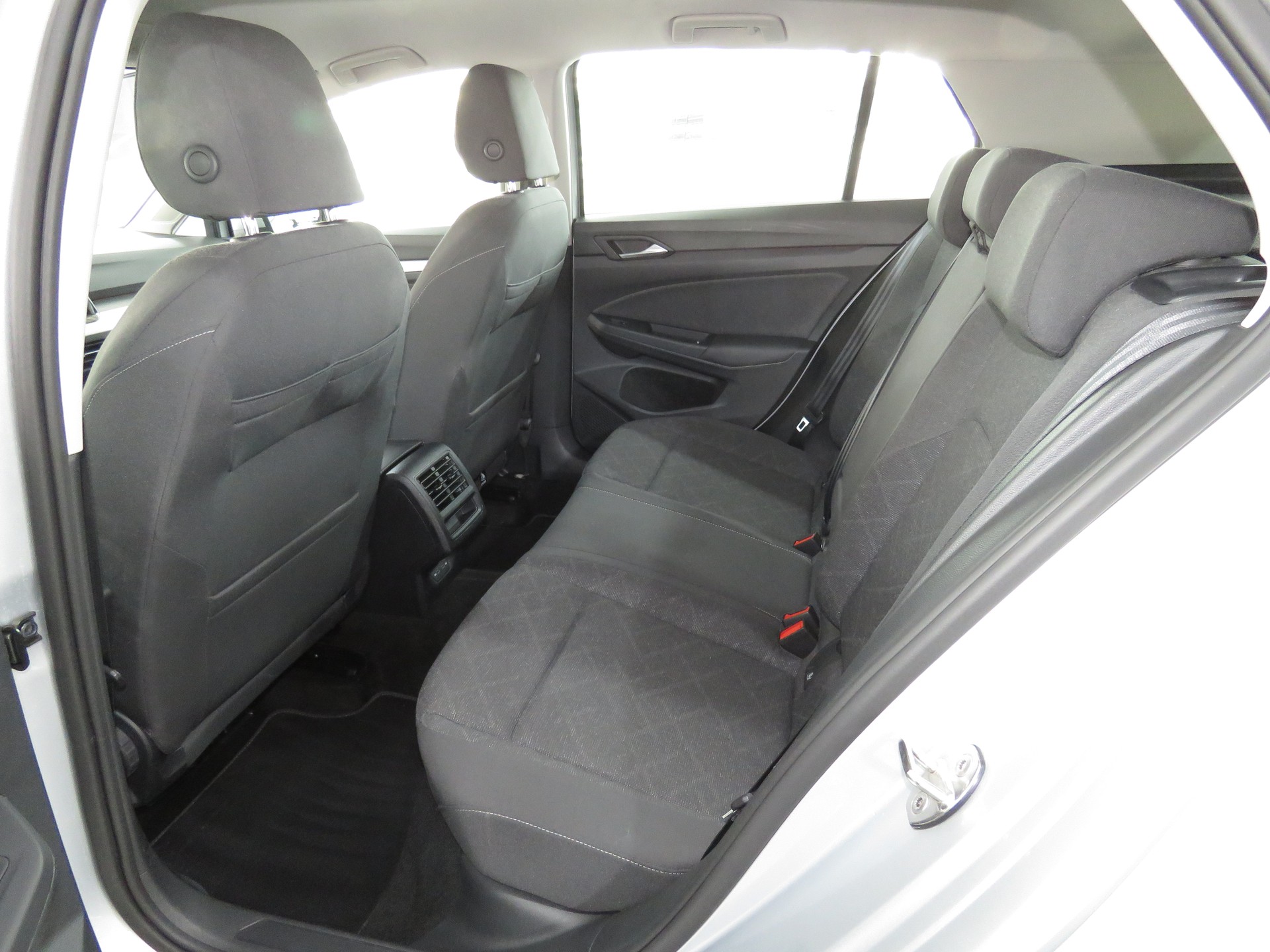VW Golf 2.0 TDI Life DSG 4Motion-image-8