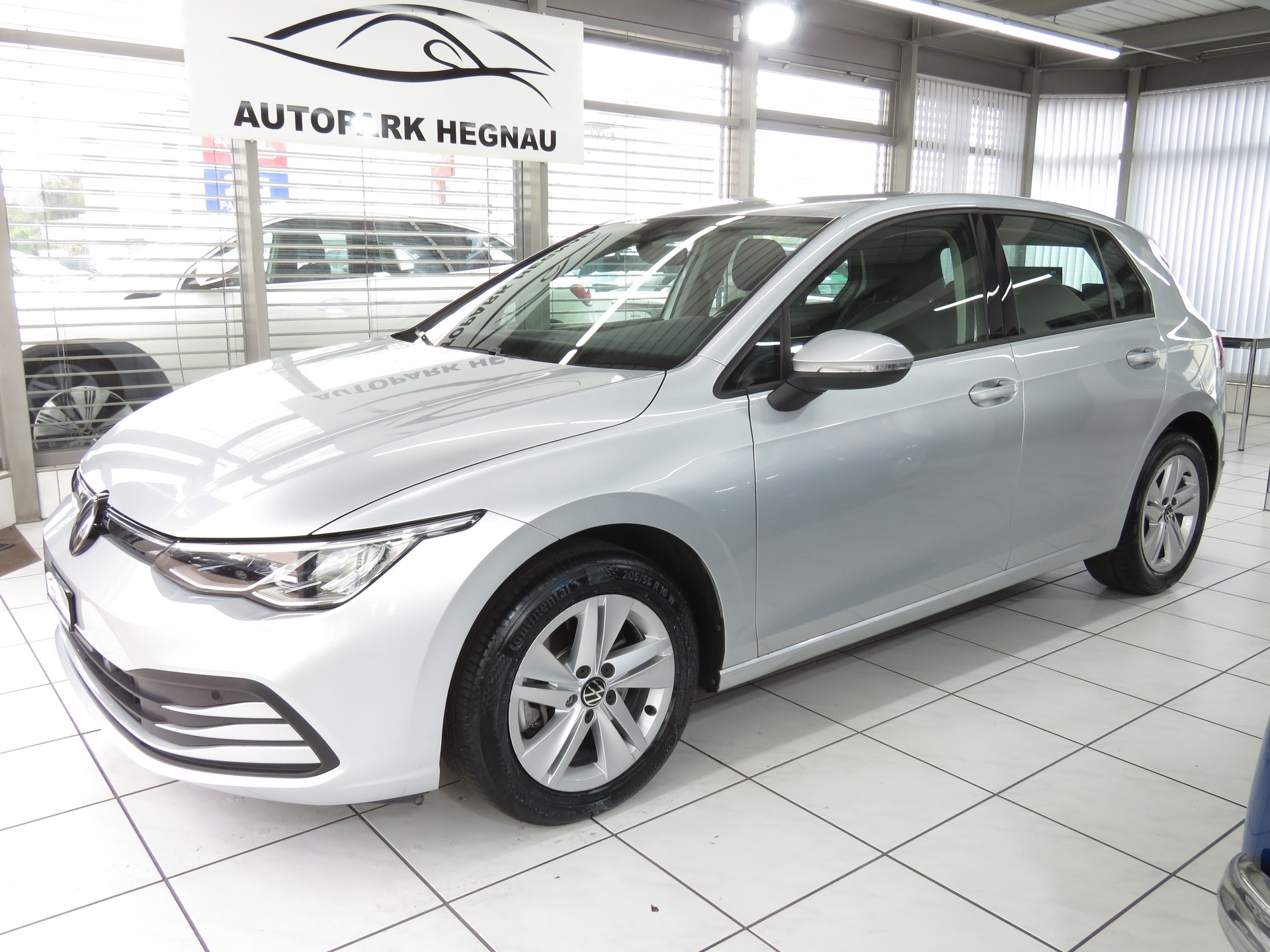 VW Golf 2.0 TDI Life DSG 4Motion-image-0