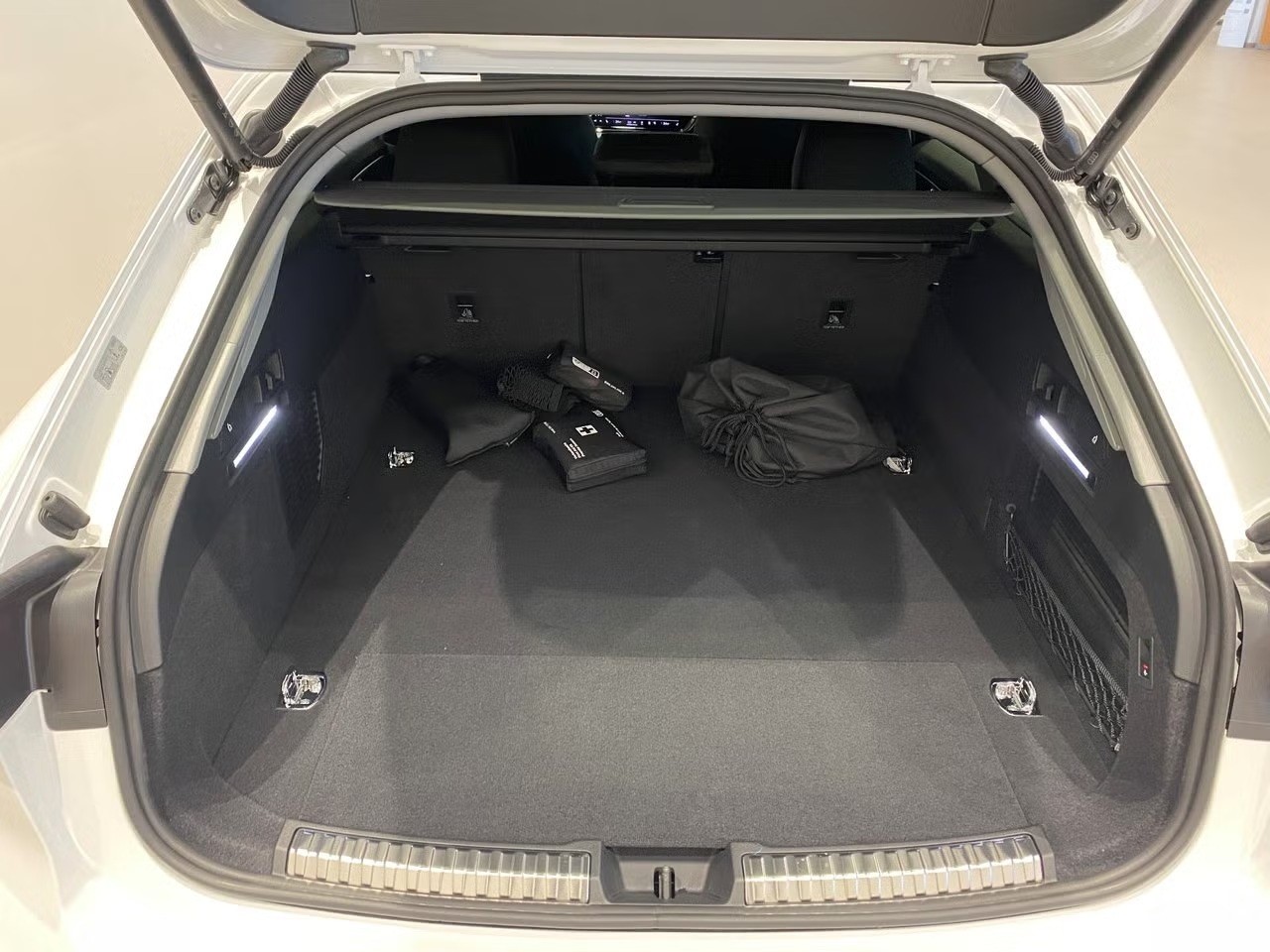 AUDI A6 Avant e-hybrid quattro 220 kW S tronic-image-3