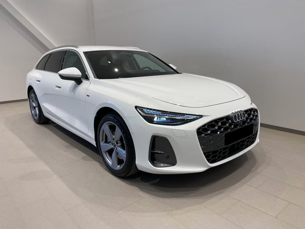 AUDI A6 Avant e-hybrid quattro 220 kW S tronic-image-0
