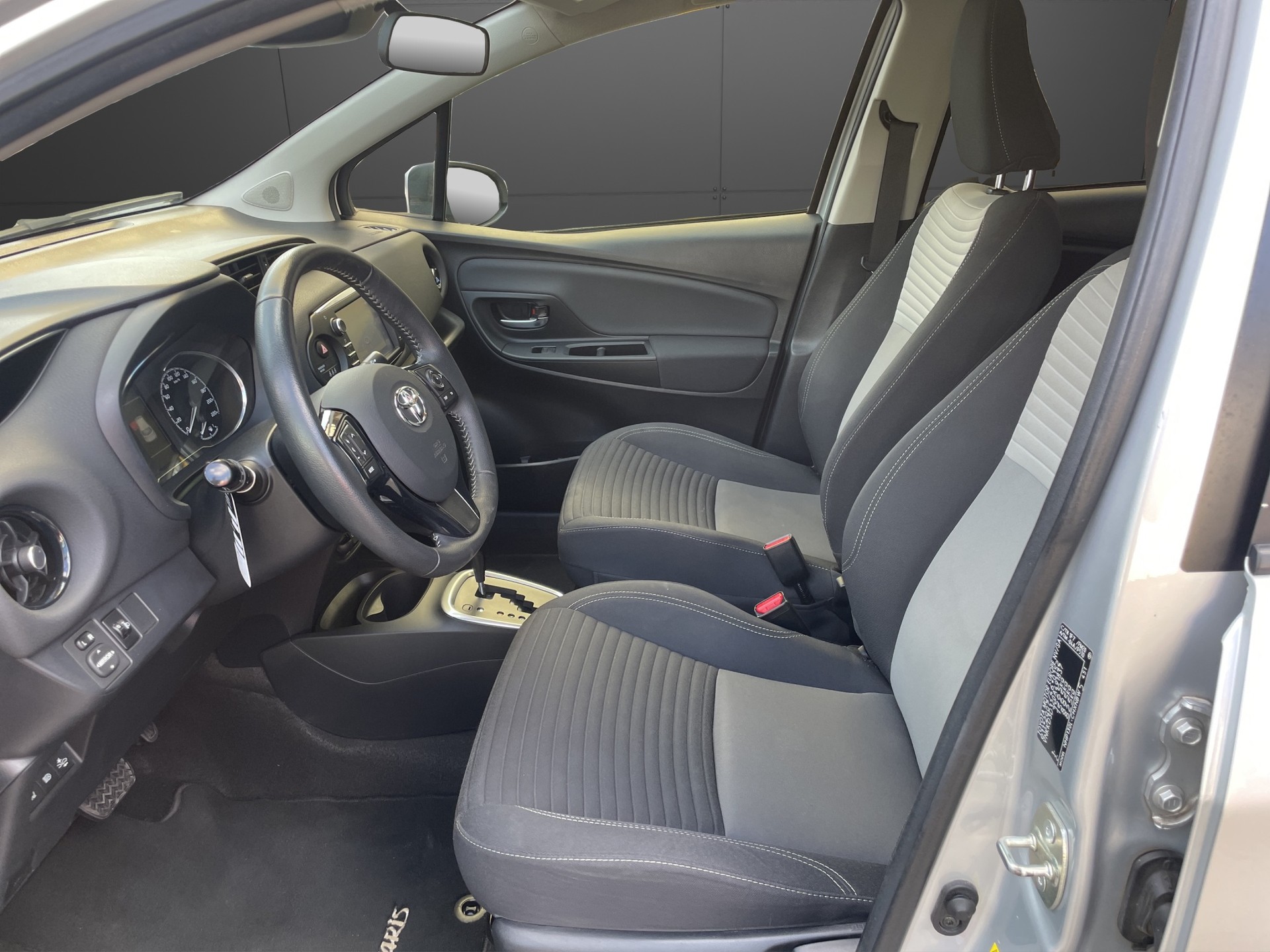 TOYOTA Yaris 1.5 VVT-i Hybrid Trend e-CVT-image-13
