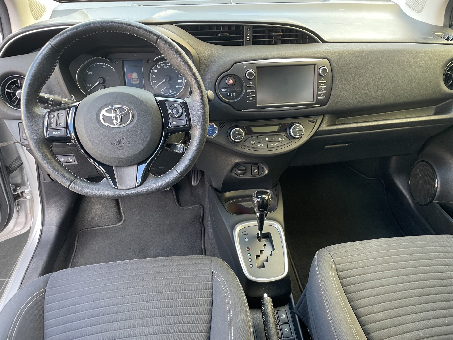TOYOTA Yaris 1.5 VVT-i Hybrid Trend e-CVT-image-9