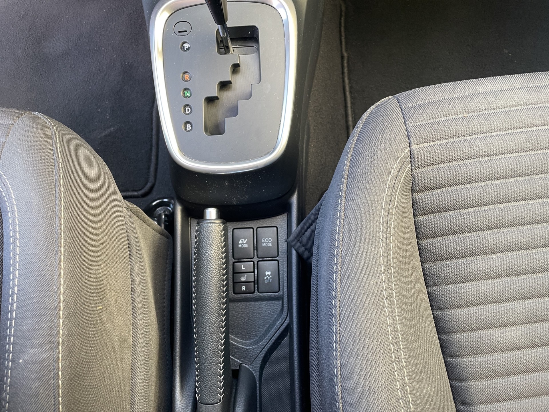 TOYOTA Yaris 1.5 VVT-i Hybrid Trend e-CVT-image-11