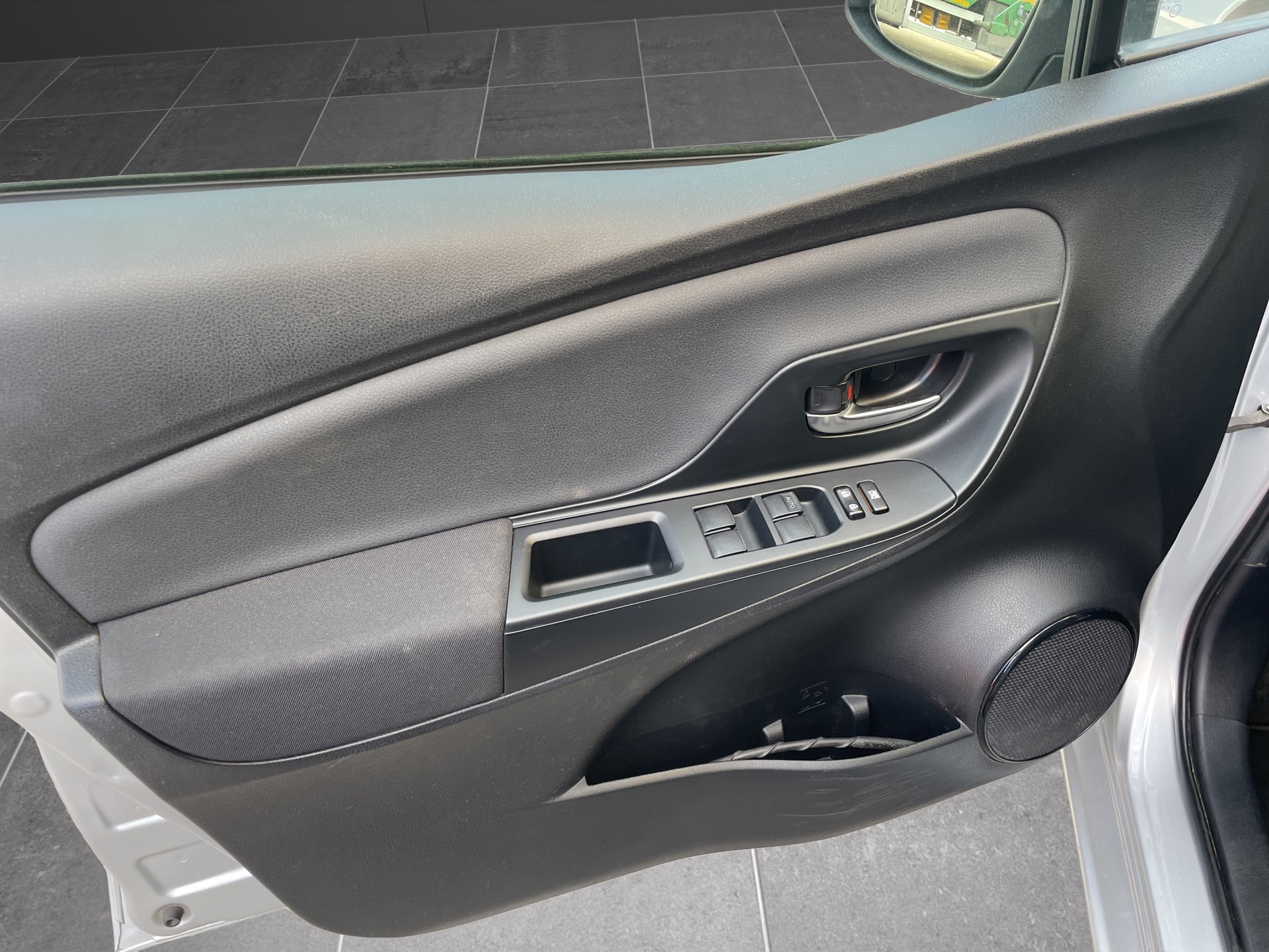 TOYOTA Yaris 1.5 VVT-i Hybrid Trend e-CVT-image-14
