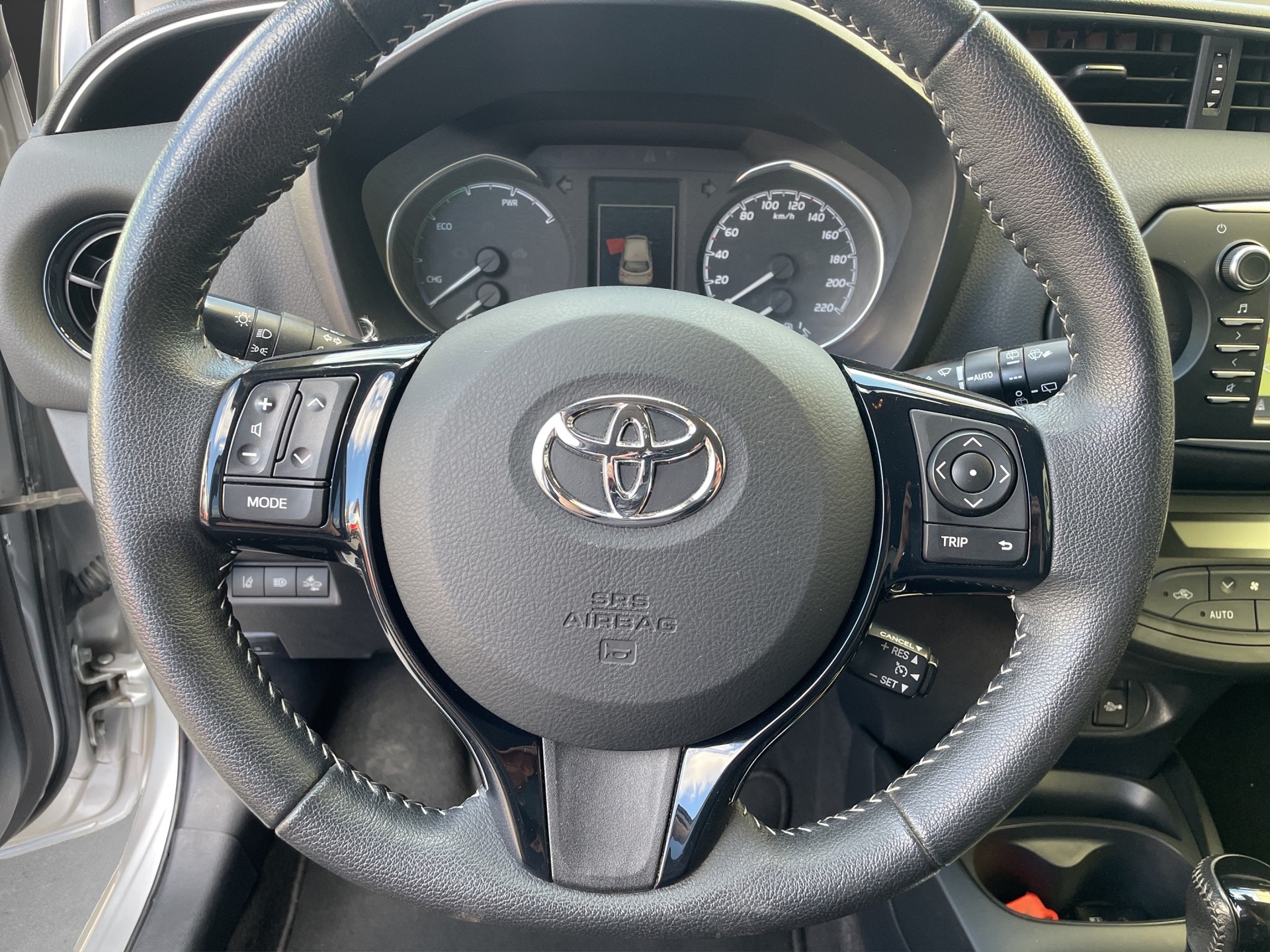 TOYOTA Yaris 1.5 VVT-i Hybrid Trend e-CVT-image-12
