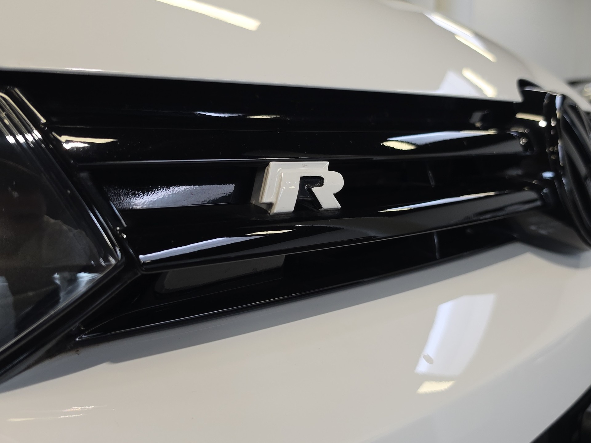 VW Golf 2.0 TSI R 4Motion DSG-image-10