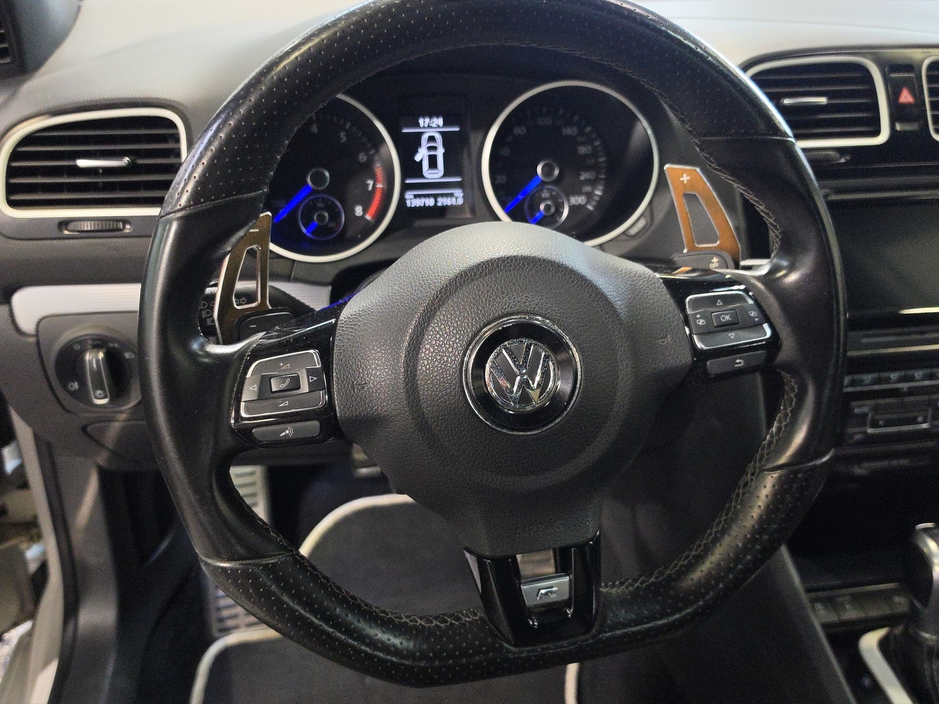 VW Golf 2.0 TSI R 4Motion DSG-image-13
