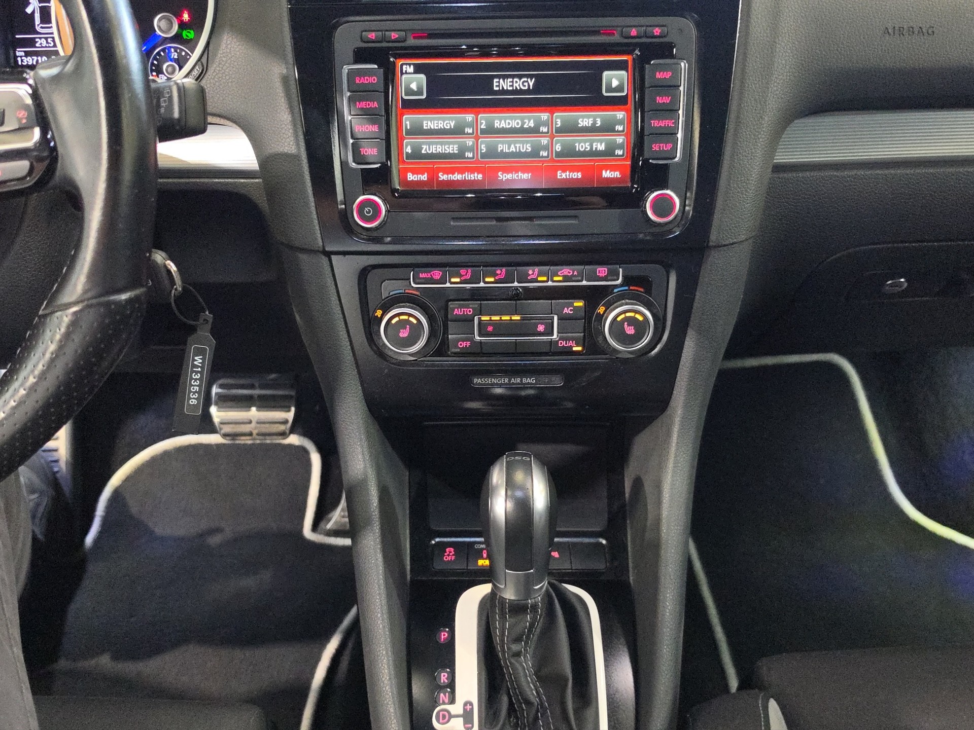 VW Golf 2.0 TSI R 4Motion DSG-image-15