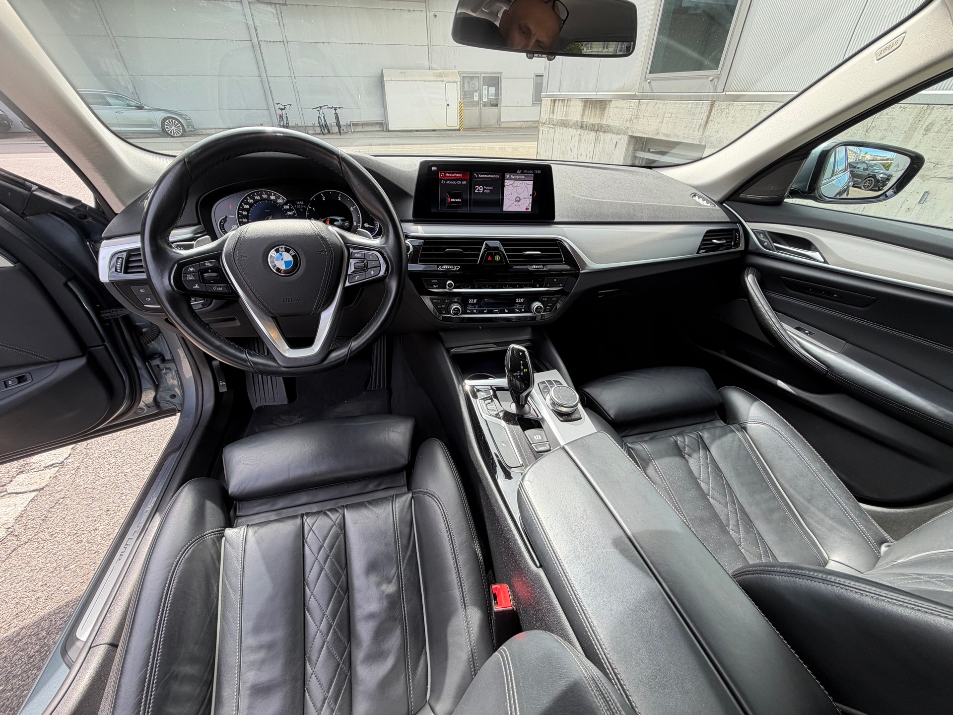 BMW 530d xDrive Touring Sport Line Steptronic-image-8