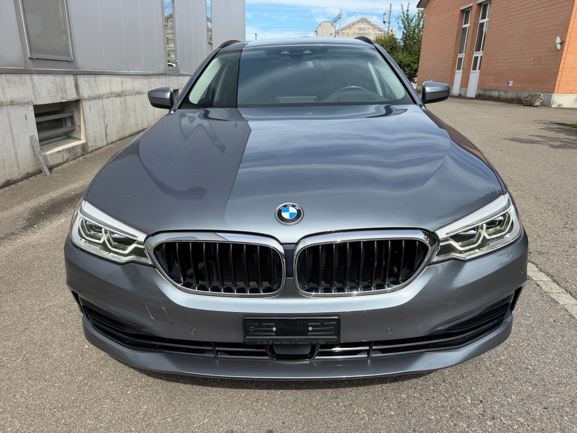 BMW 530d xDrive Touring Sport Line Steptronic-image-1
