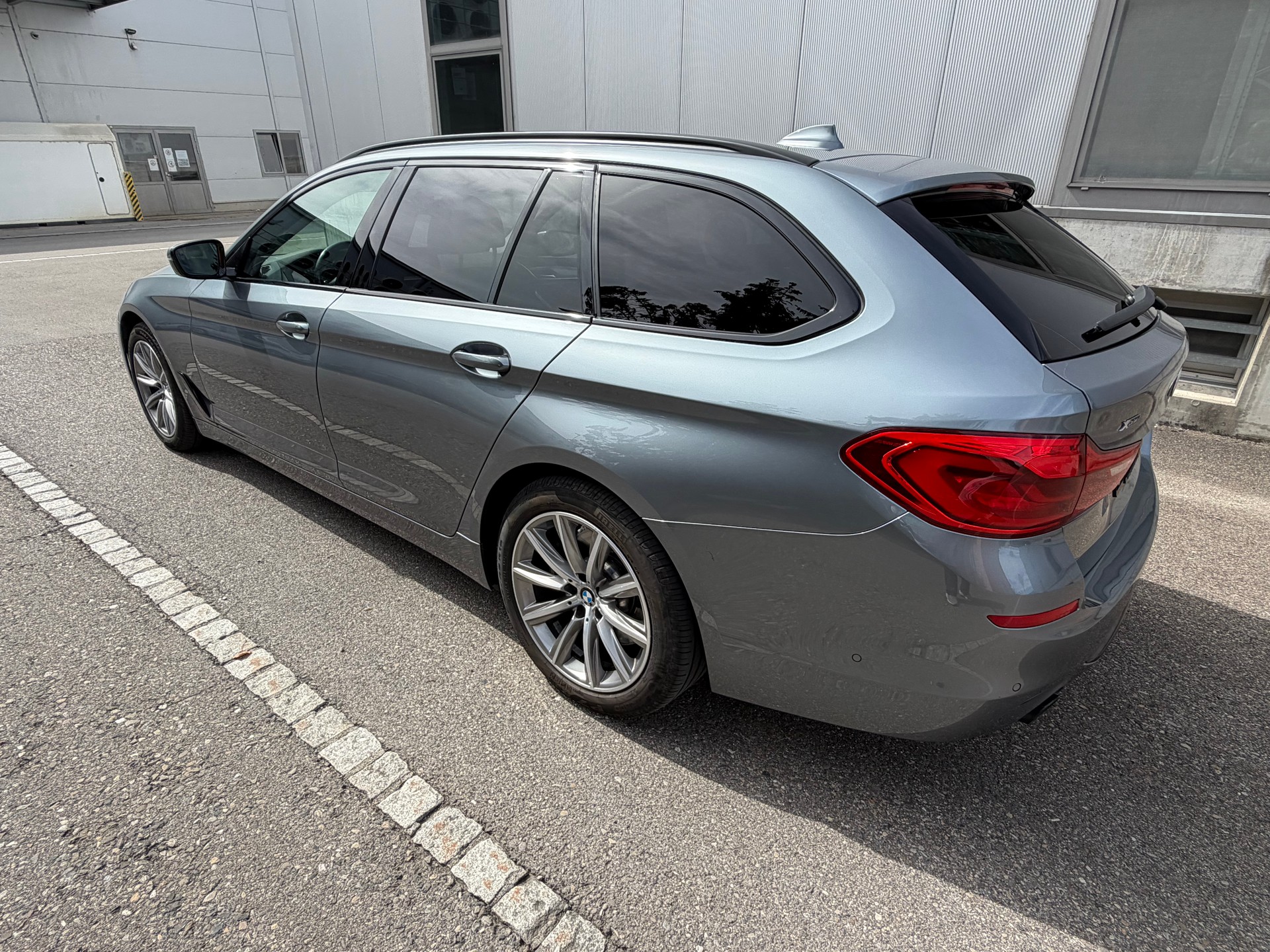 BMW 530d xDrive Touring Sport Line Steptronic-image-4