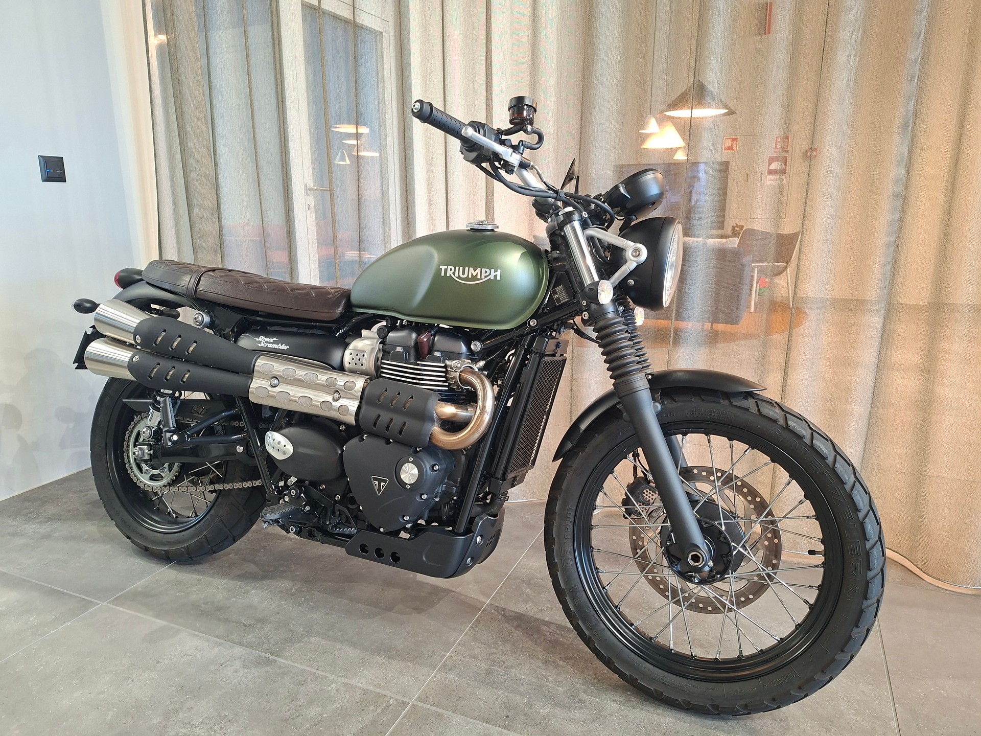 TRIUMPH Street Scrambler 900-showroom-element-1
