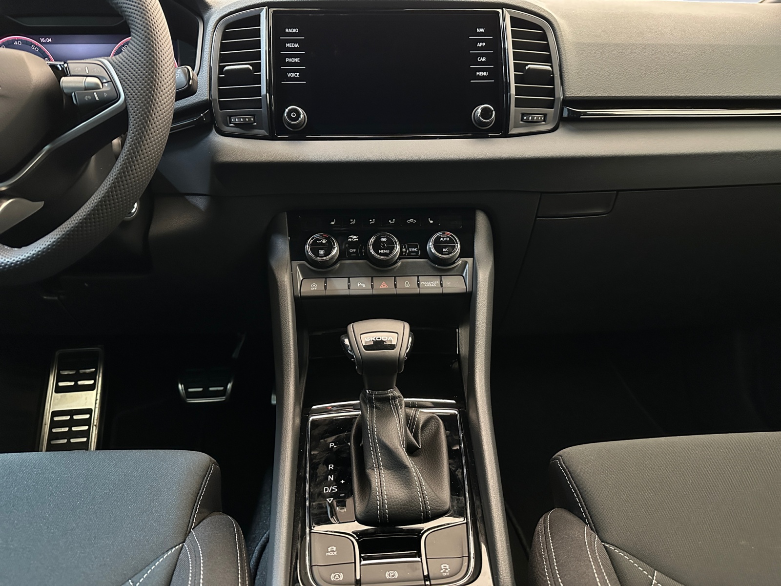 SKODA Karoq 2.0 TSI SportLine 4x4 DSG-image-13