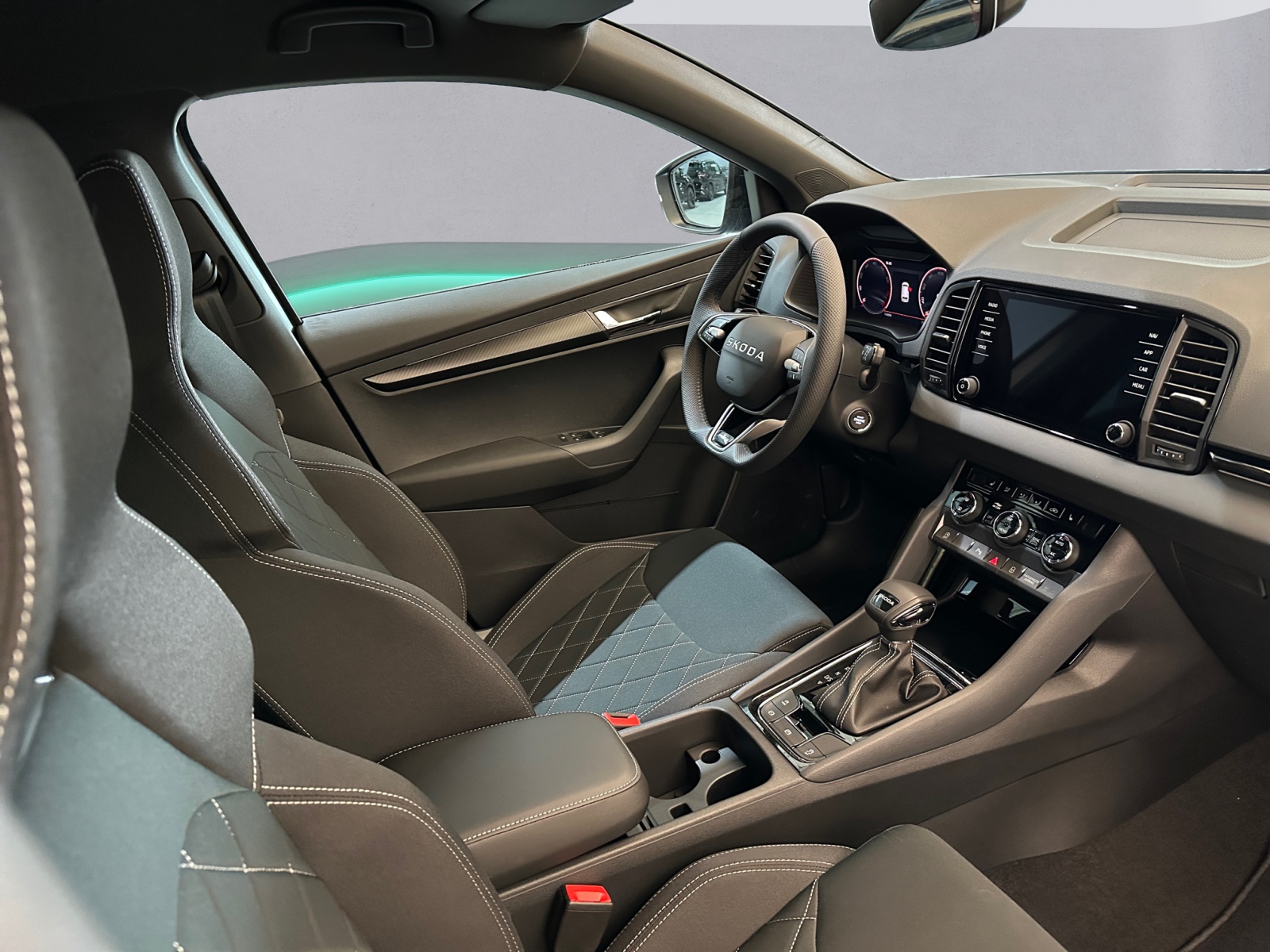 SKODA Karoq 2.0 TSI SportLine 4x4 DSG-image-11