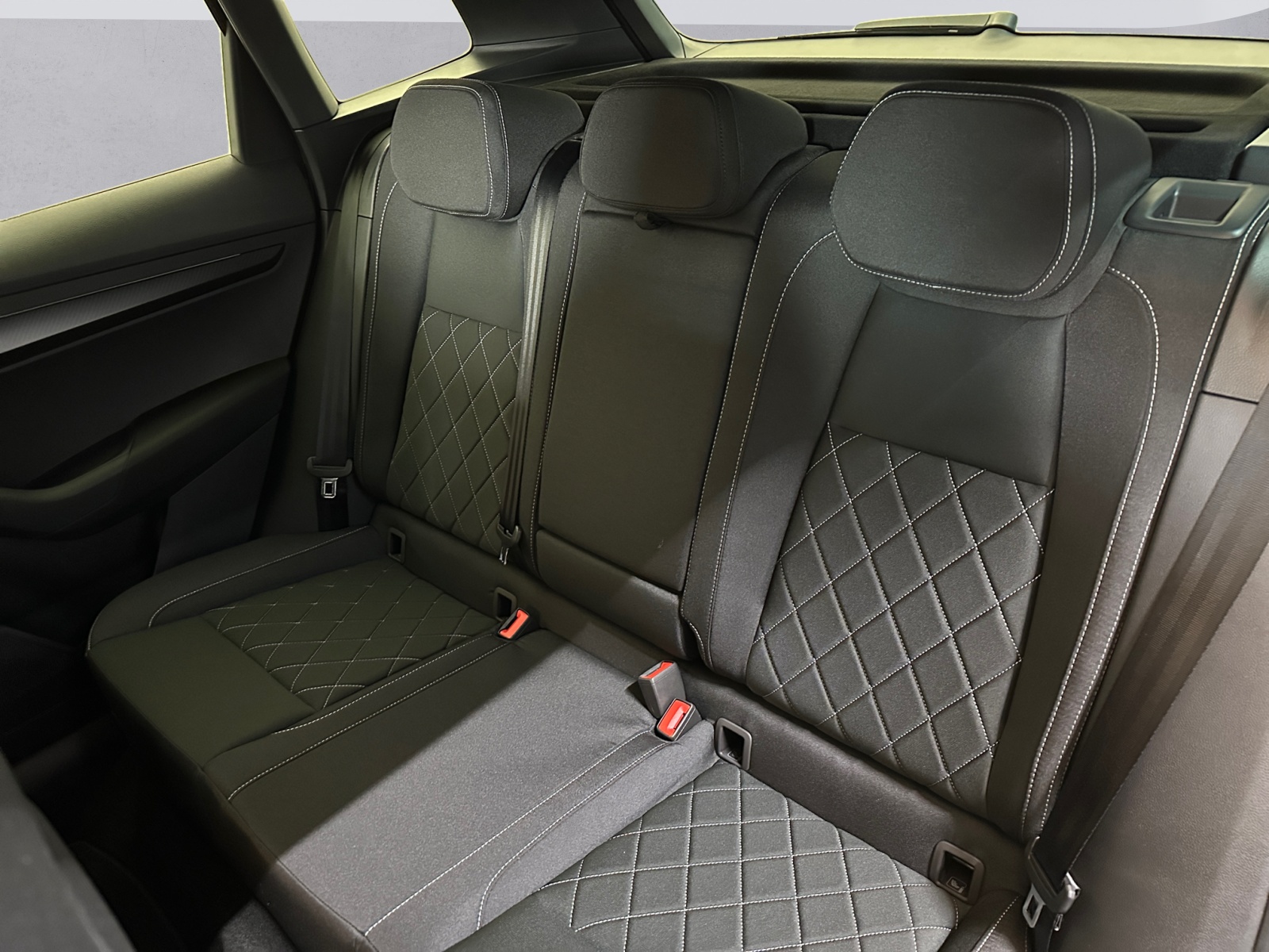 SKODA Karoq 2.0 TSI SportLine 4x4 DSG-image-12
