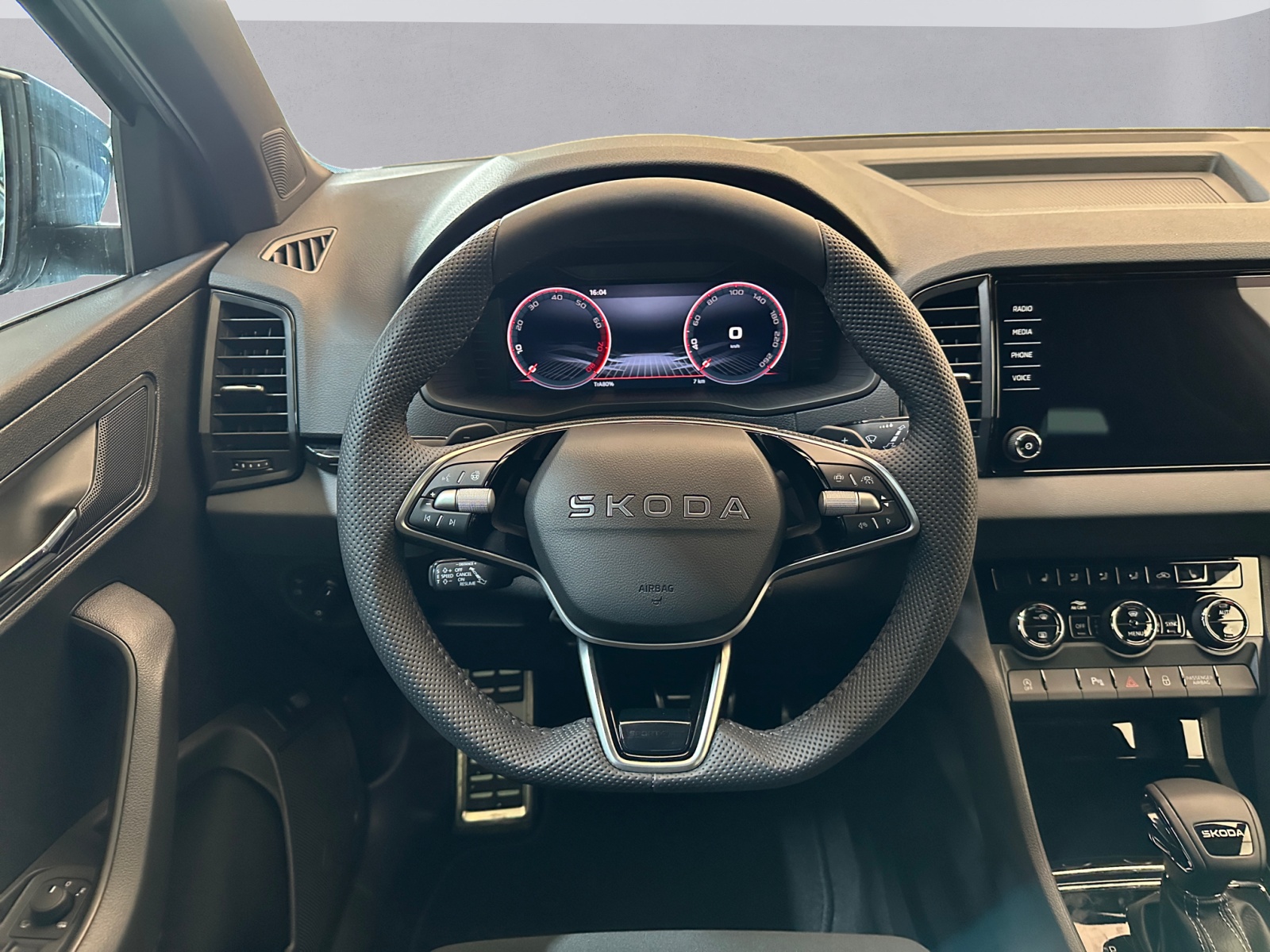 SKODA Karoq 2.0 TSI SportLine 4x4 DSG-image-8