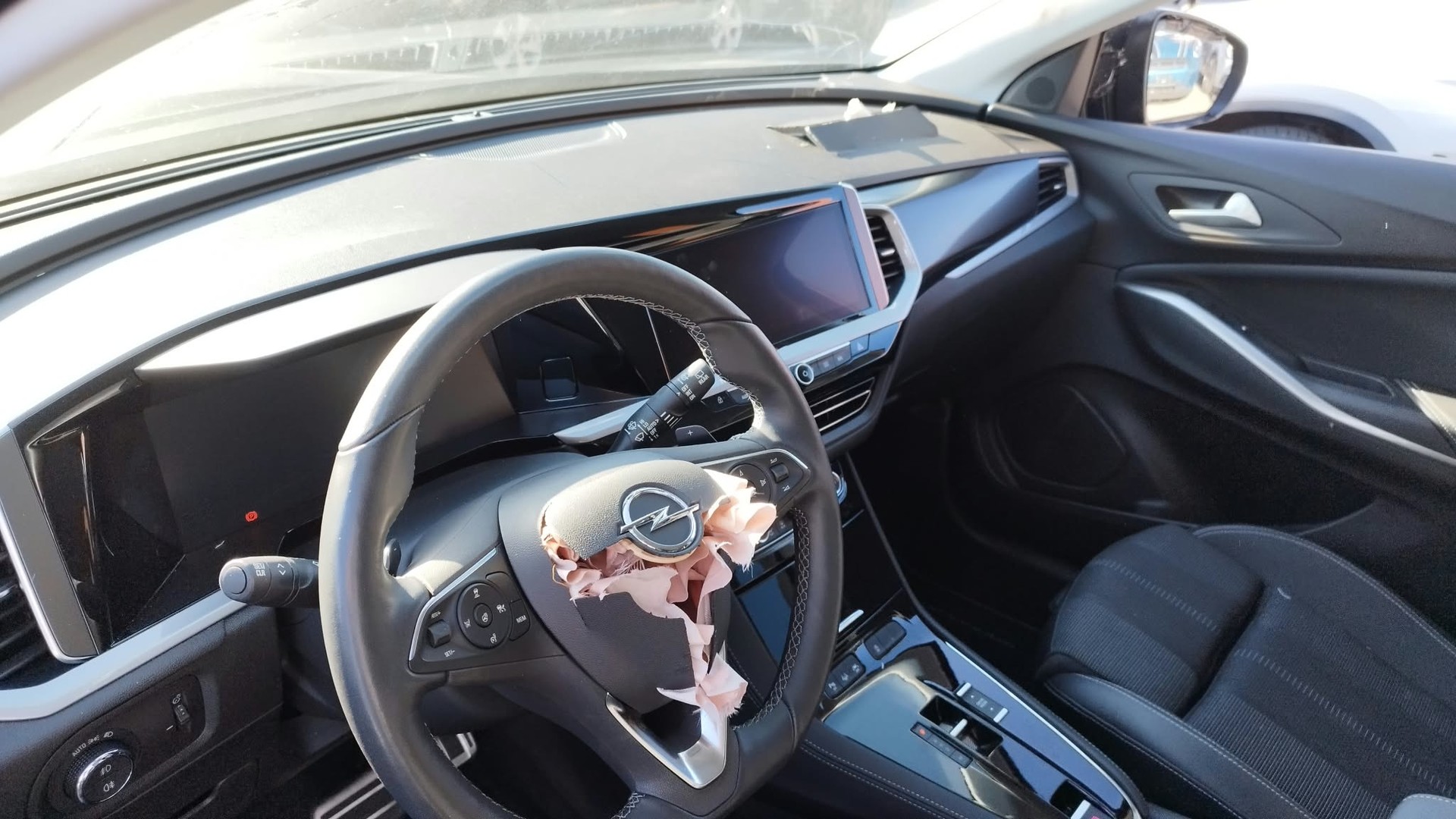OPEL Grandland 1.2i TP Elegance Automatik-image-9