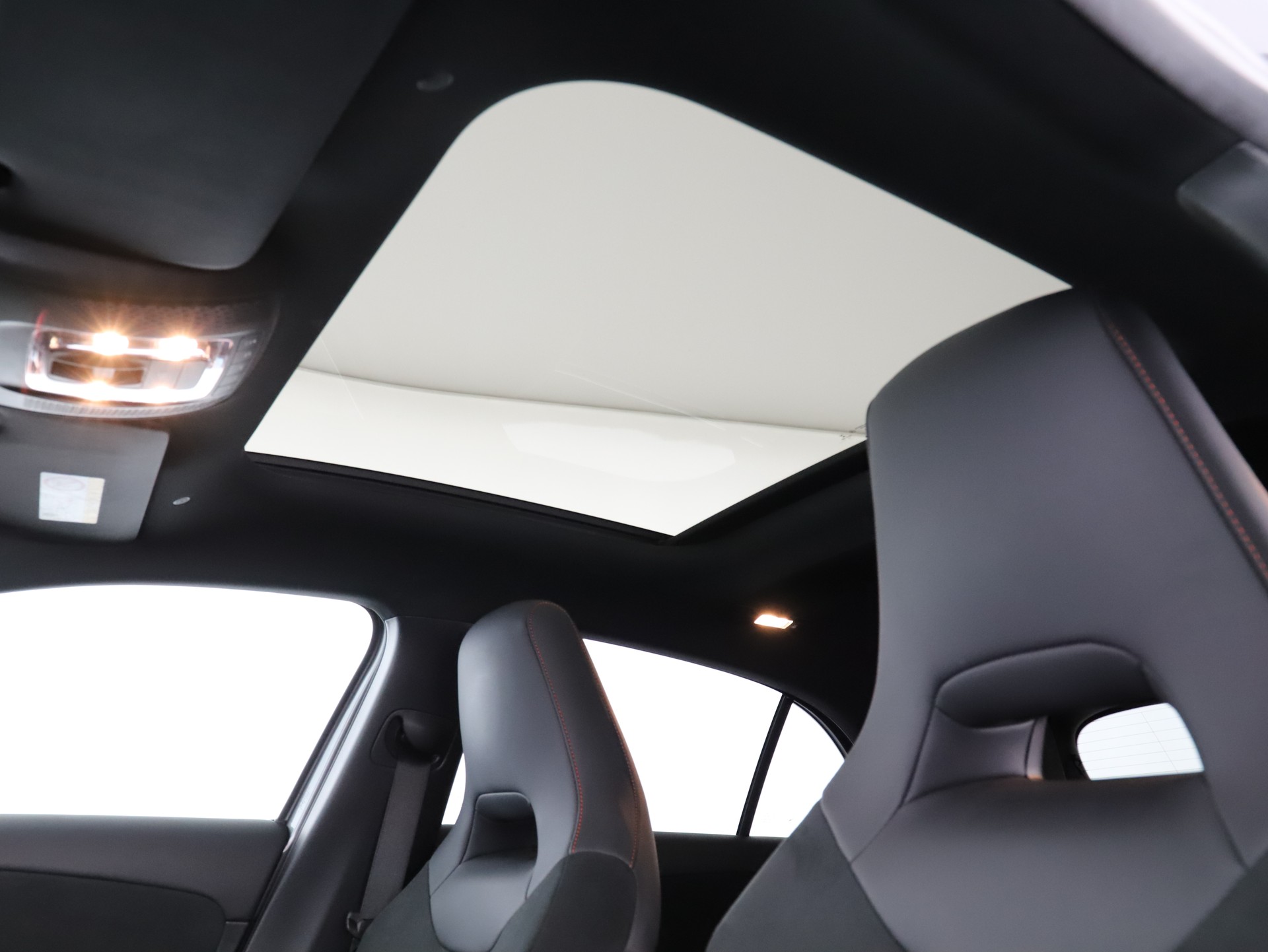 MERCEDES-BENZ A 200 AMG Line-image-11