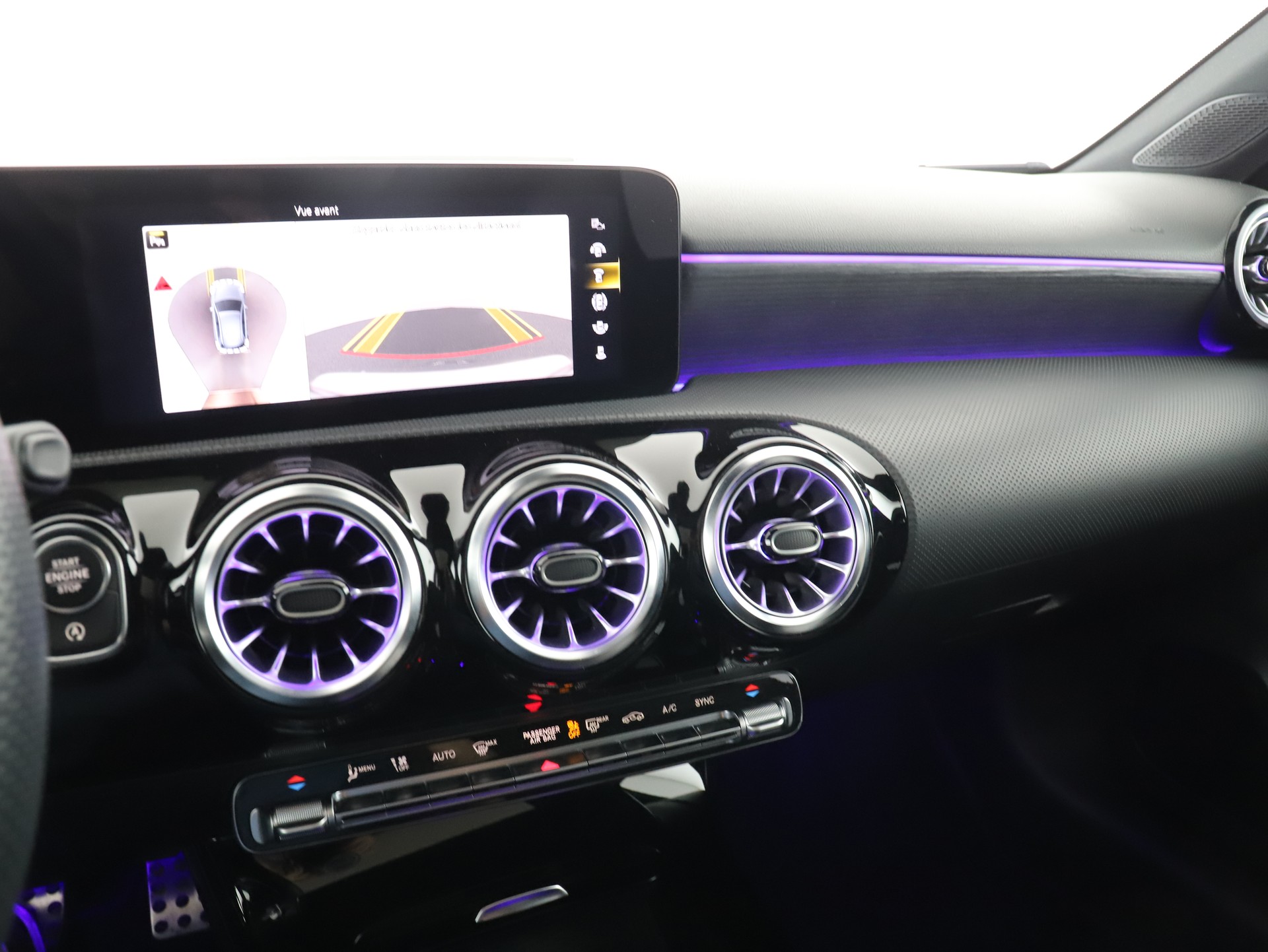 MERCEDES-BENZ A 200 AMG Line-image-14