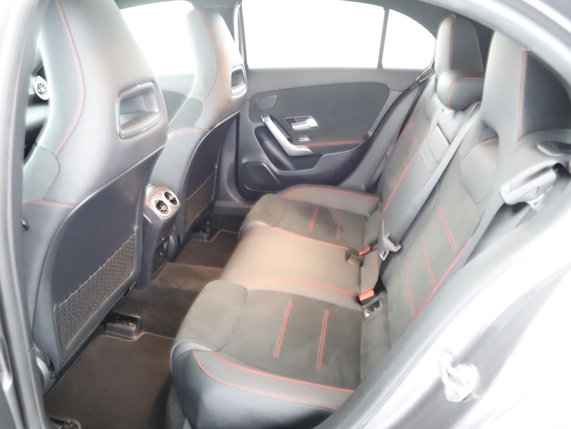 MERCEDES-BENZ A 200 AMG Line-image-10