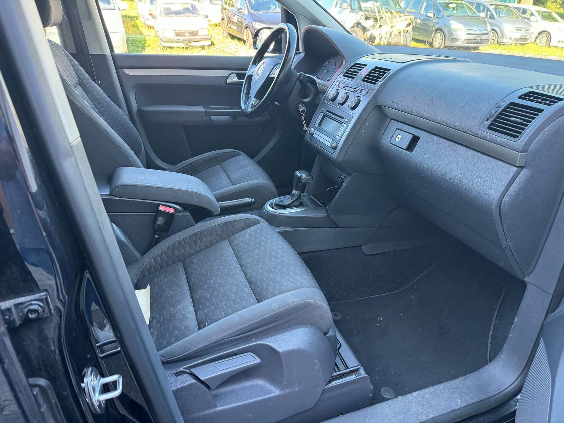 VW Touran 2.0 TDI Trendline-image-5