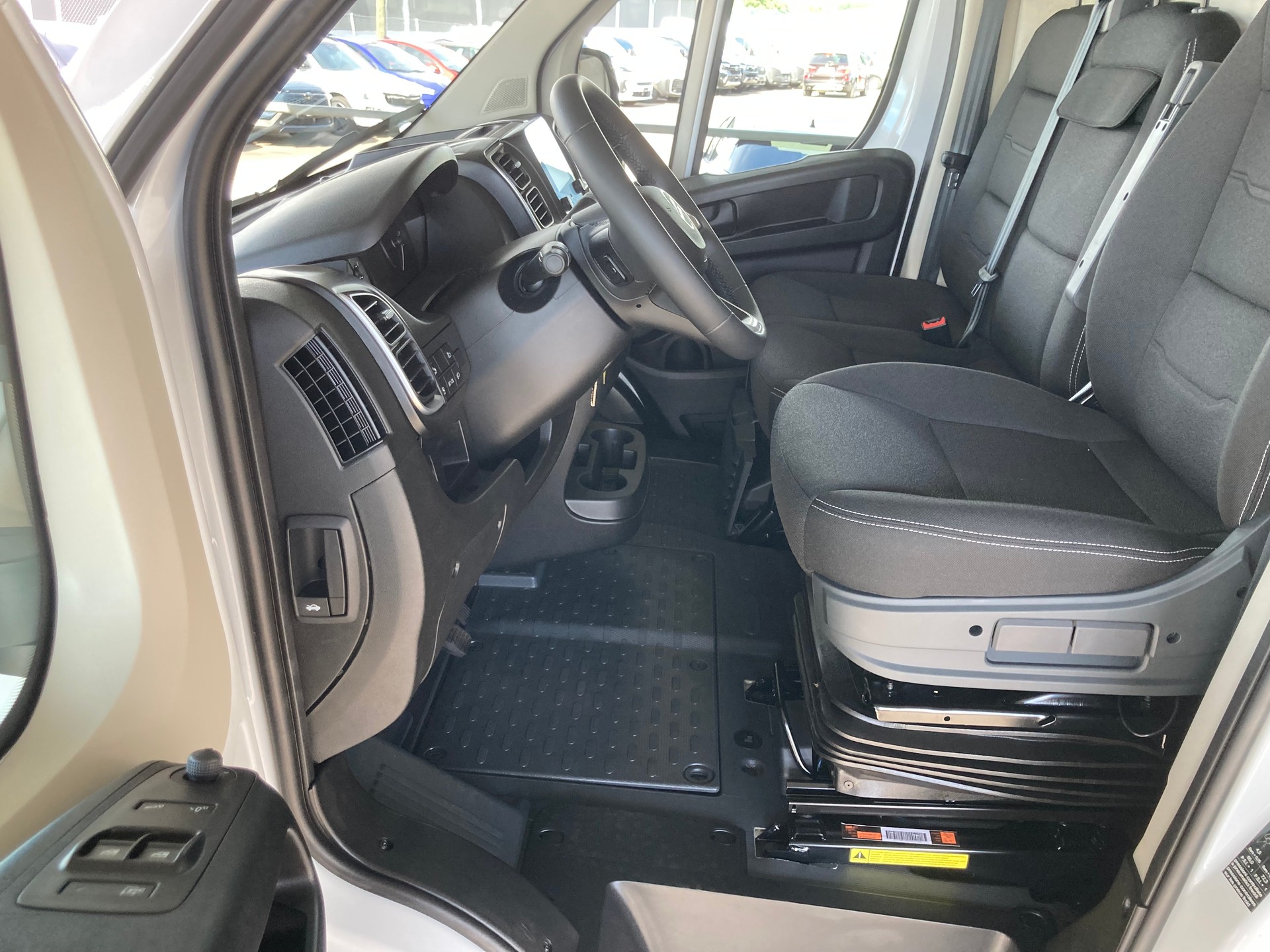 CITROEN Jumper 35+ 2.2 BlueHDi 180 L3H2 Automat Kasten-image-9