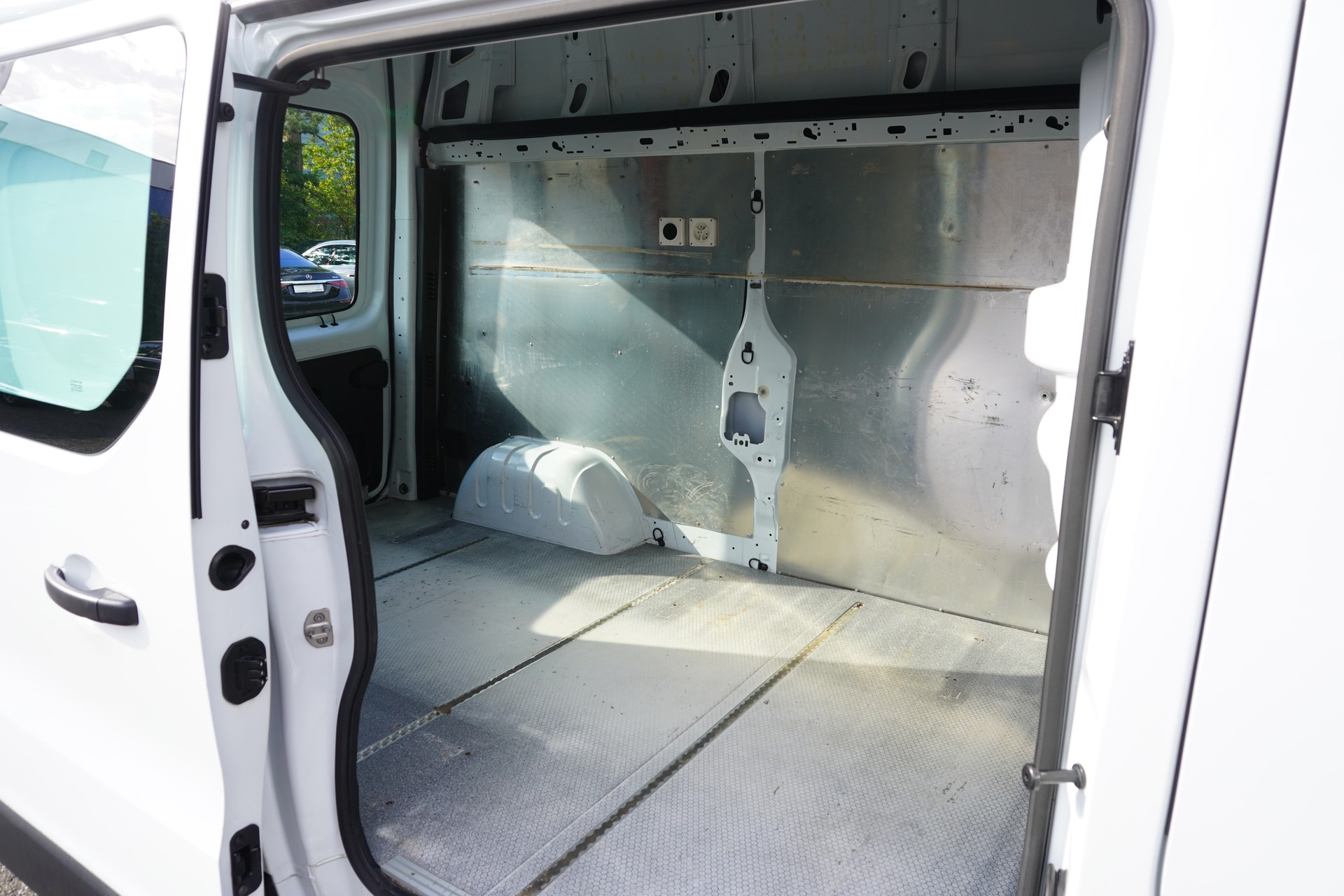 RENAULT Trafic 2.0 ENERGY dCi145 3.0t Business L2H2-image-12