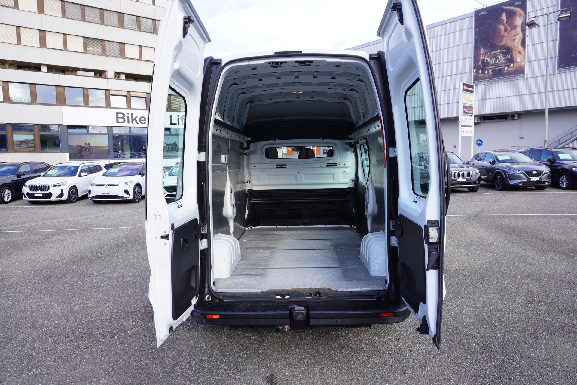 RENAULT Trafic 2.0 ENERGY dCi145 3.0t Business L2H2-image-9