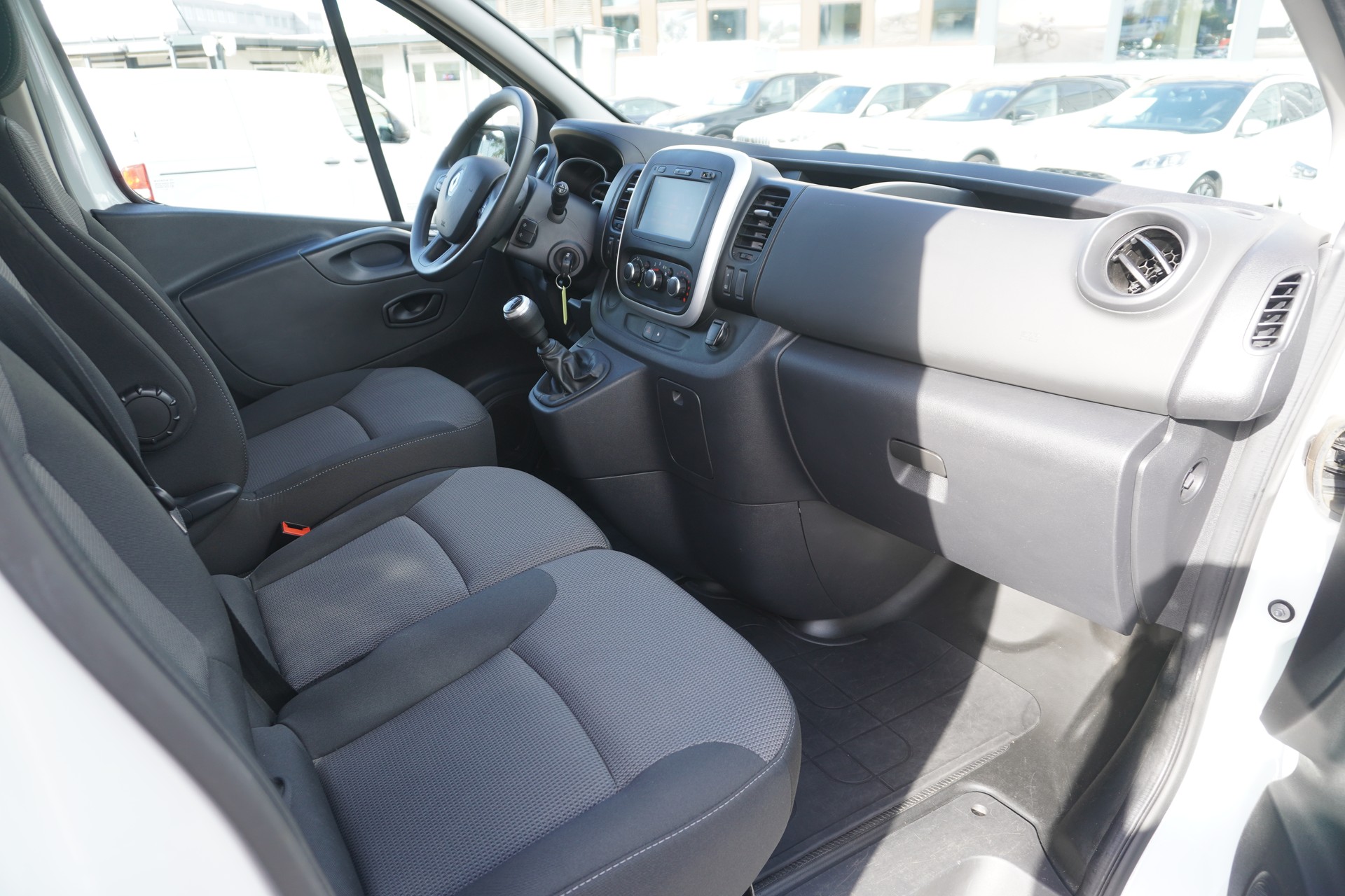 RENAULT Trafic 2.0 ENERGY dCi145 3.0t Business L2H2-image-16