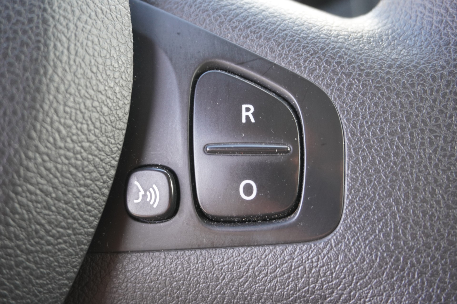RENAULT Trafic 2.0 ENERGY dCi145 3.0t Business L2H2-image-24