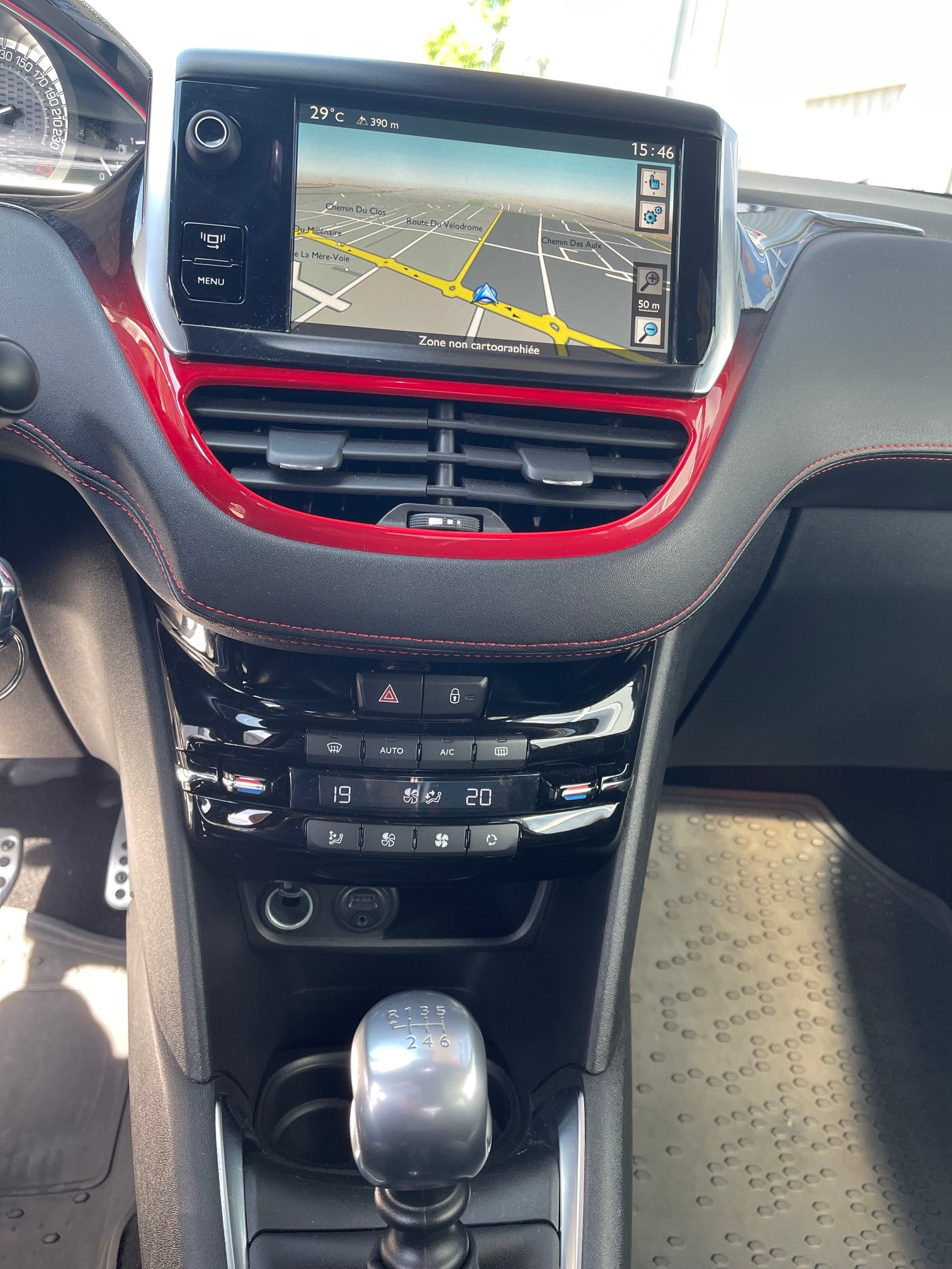 PEUGEOT 208 1.6 Turbo GTi-image-6
