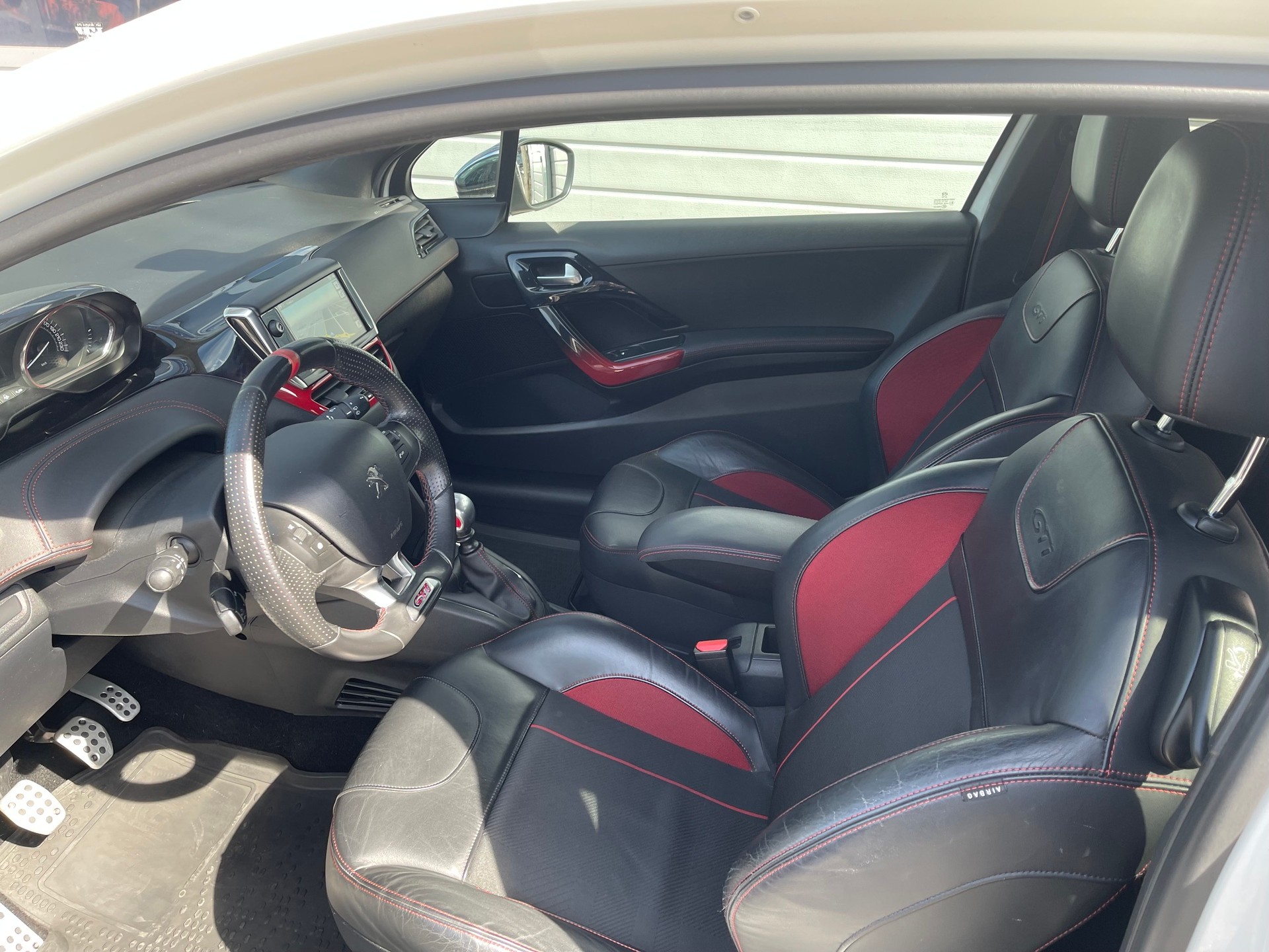 PEUGEOT 208 1.6 Turbo GTi-image-4