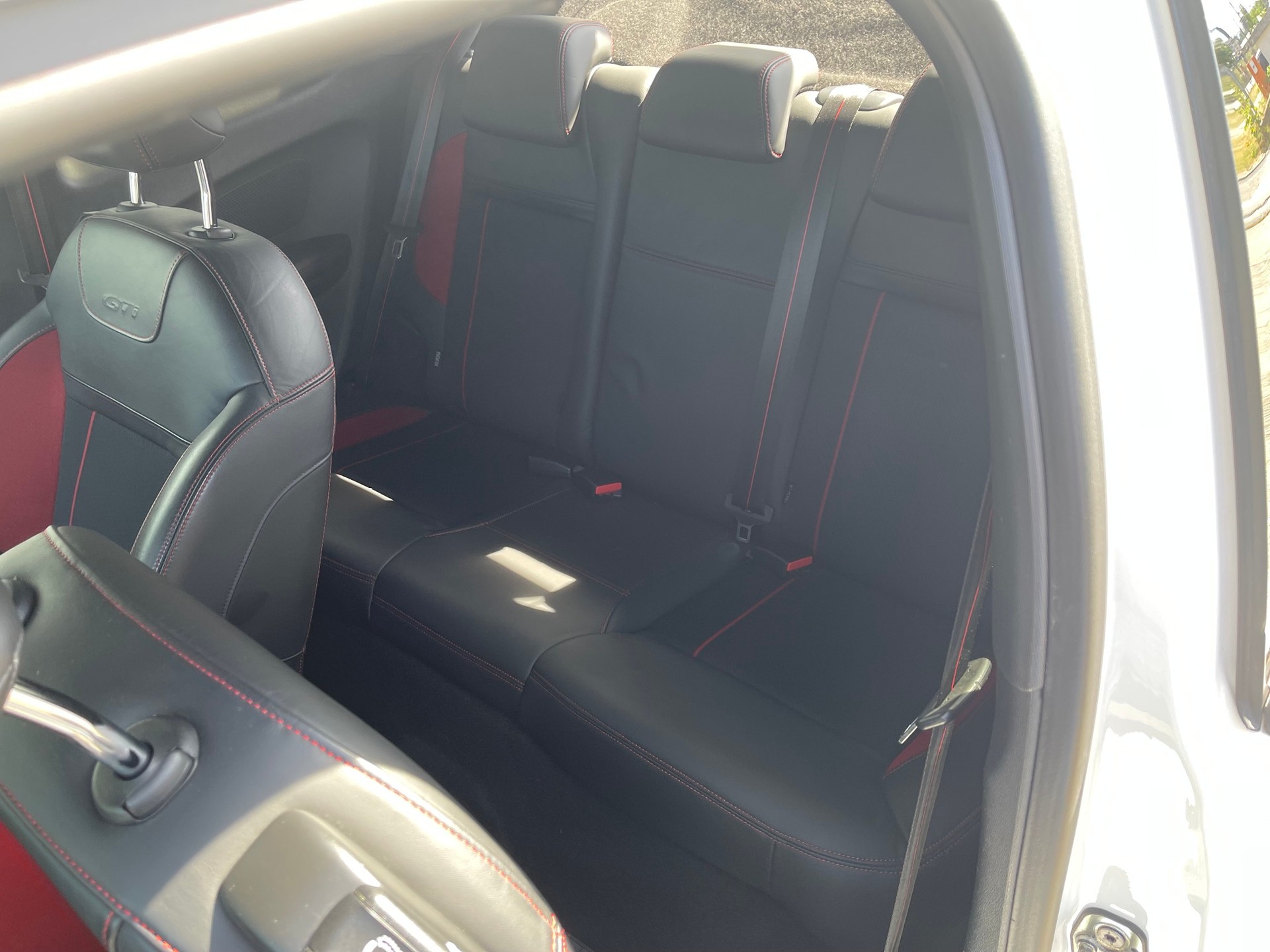PEUGEOT 208 1.6 Turbo GTi-image-5