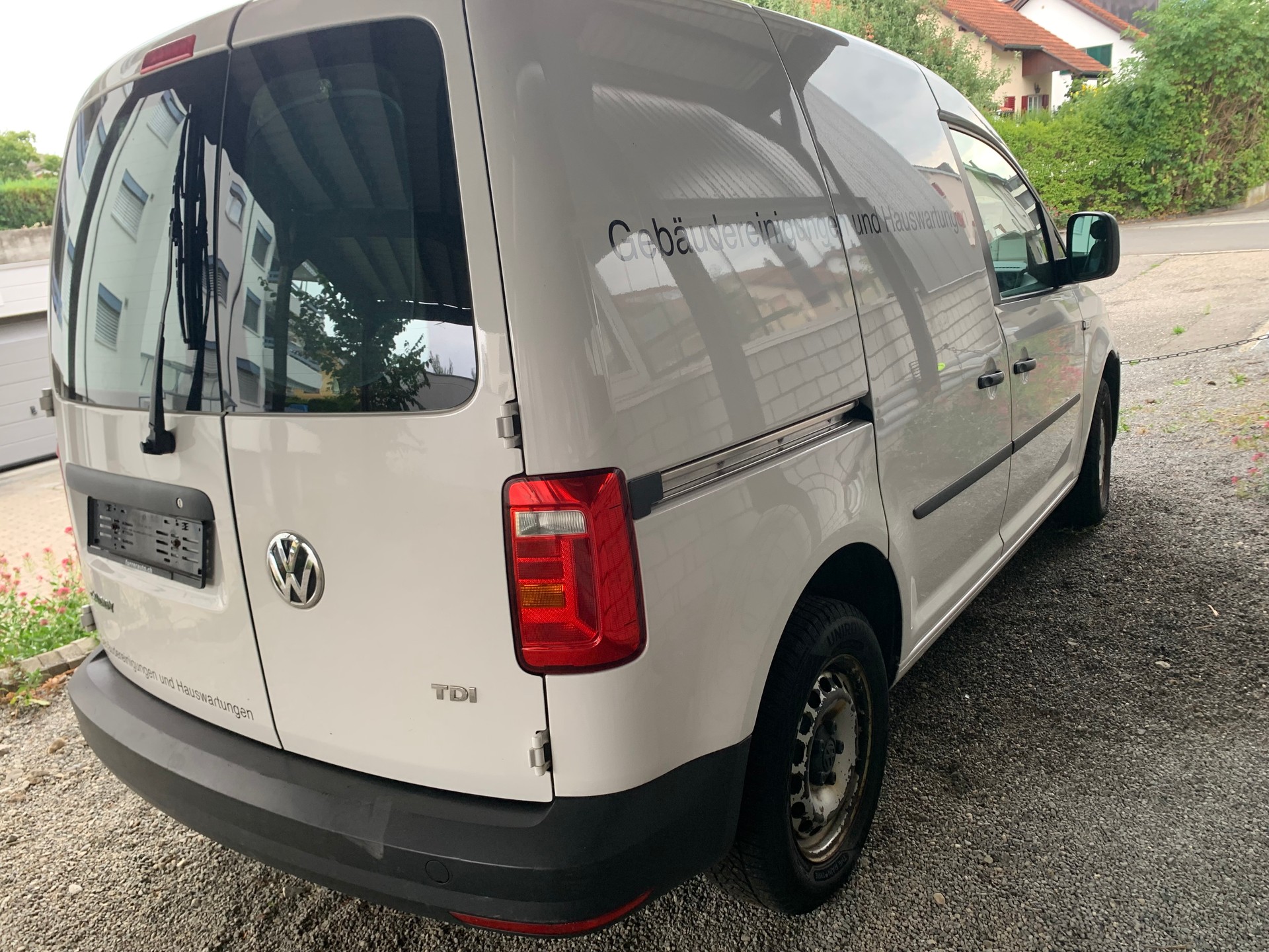 VW Caddy 1.6 TDI-image-1