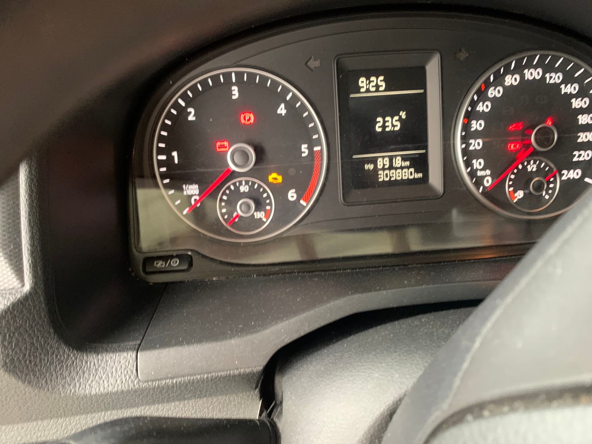 VW Caddy 1.6 TDI-image-7