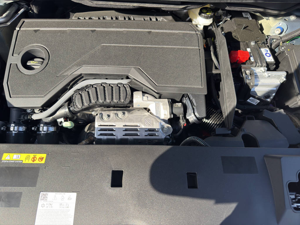 PEUGEOT 5008 1.2 Hybrid GT Exclusive-image-14