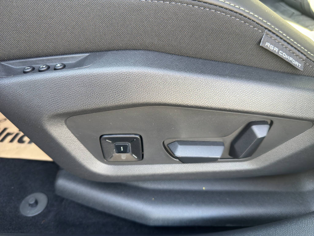 PEUGEOT 5008 1.2 Hybrid GT Exclusive-image-12
