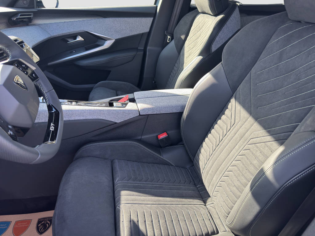 PEUGEOT 5008 1.2 Hybrid GT Exclusive-image-8